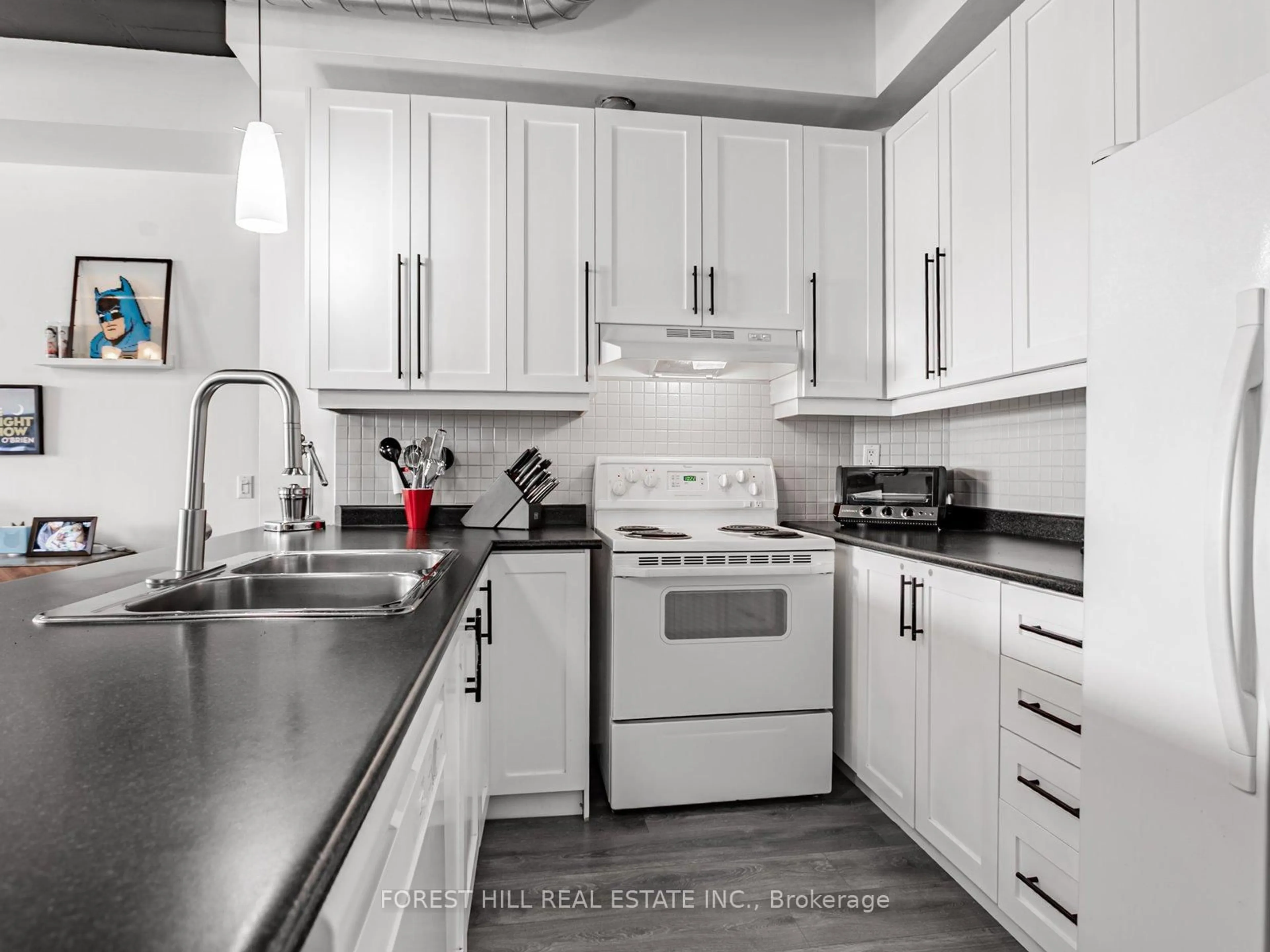 Standard kitchen, unknown for 194 Merton St #407, Toronto Ontario M4S 3B5