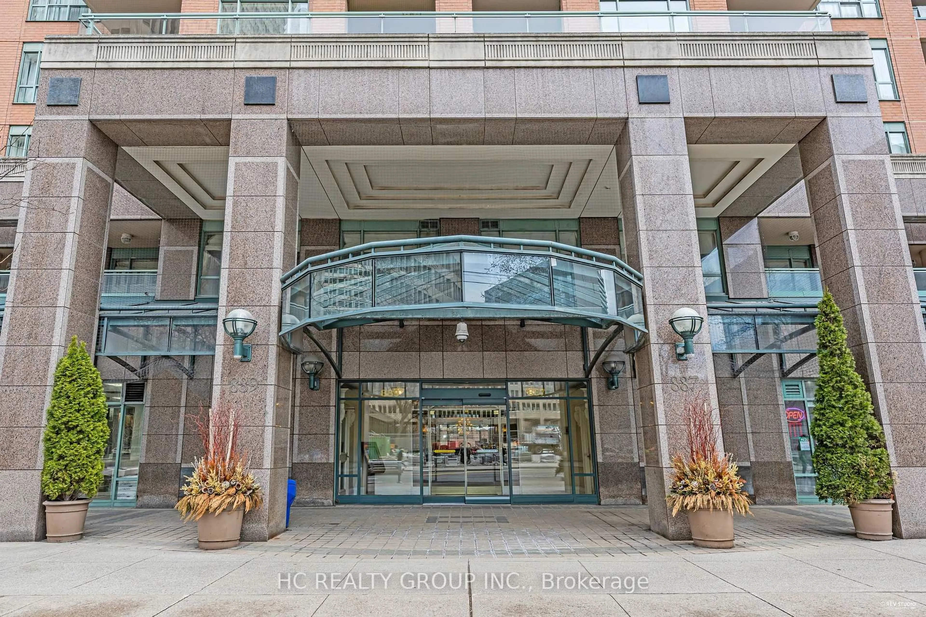 Indoor foyer for 889 Bay St #1011, Toronto Ontario M5S 3K5