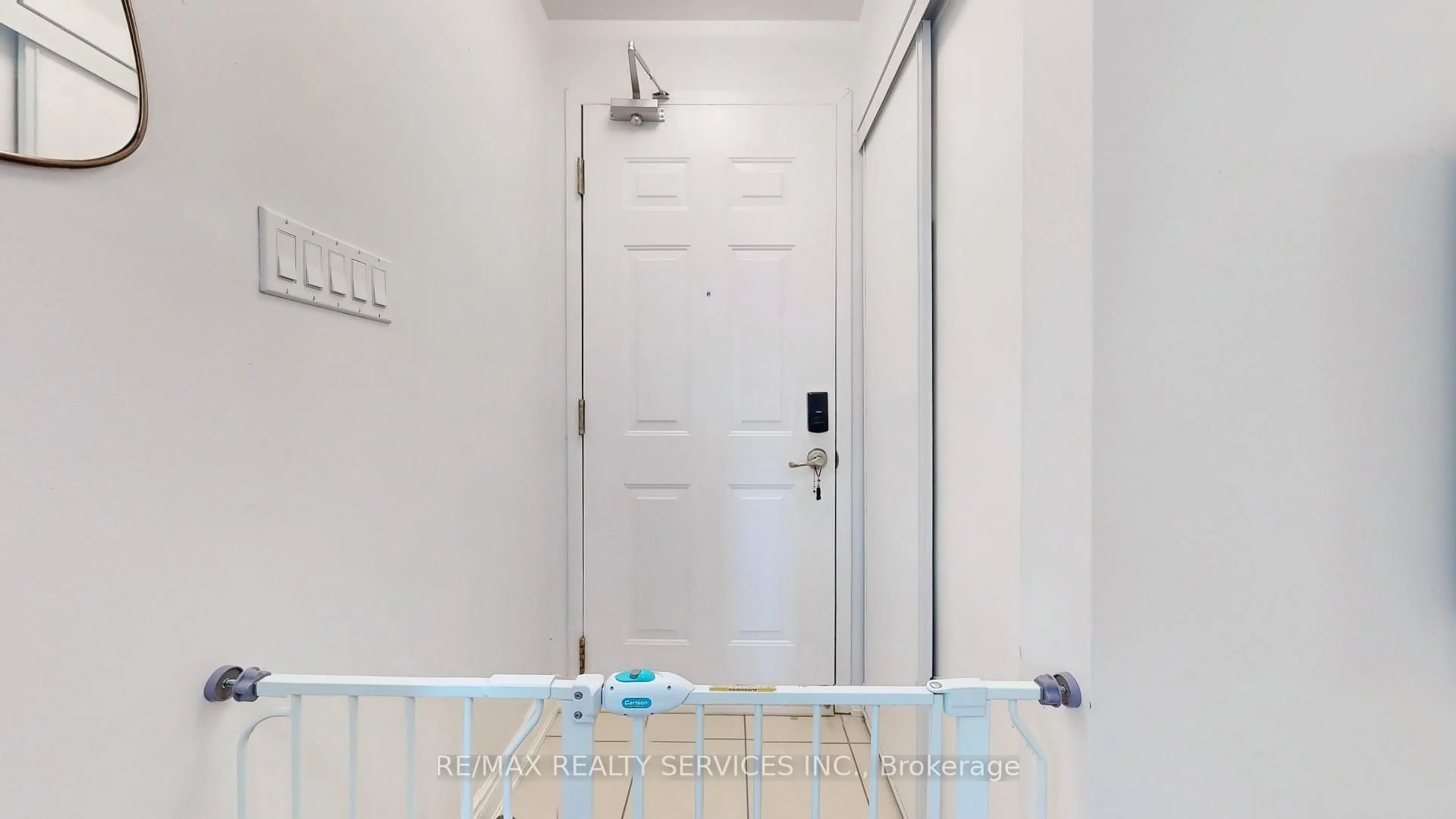 Indoor entryway for 17 Coneflower Cres #218, Toronto Ontario M2R 0A5