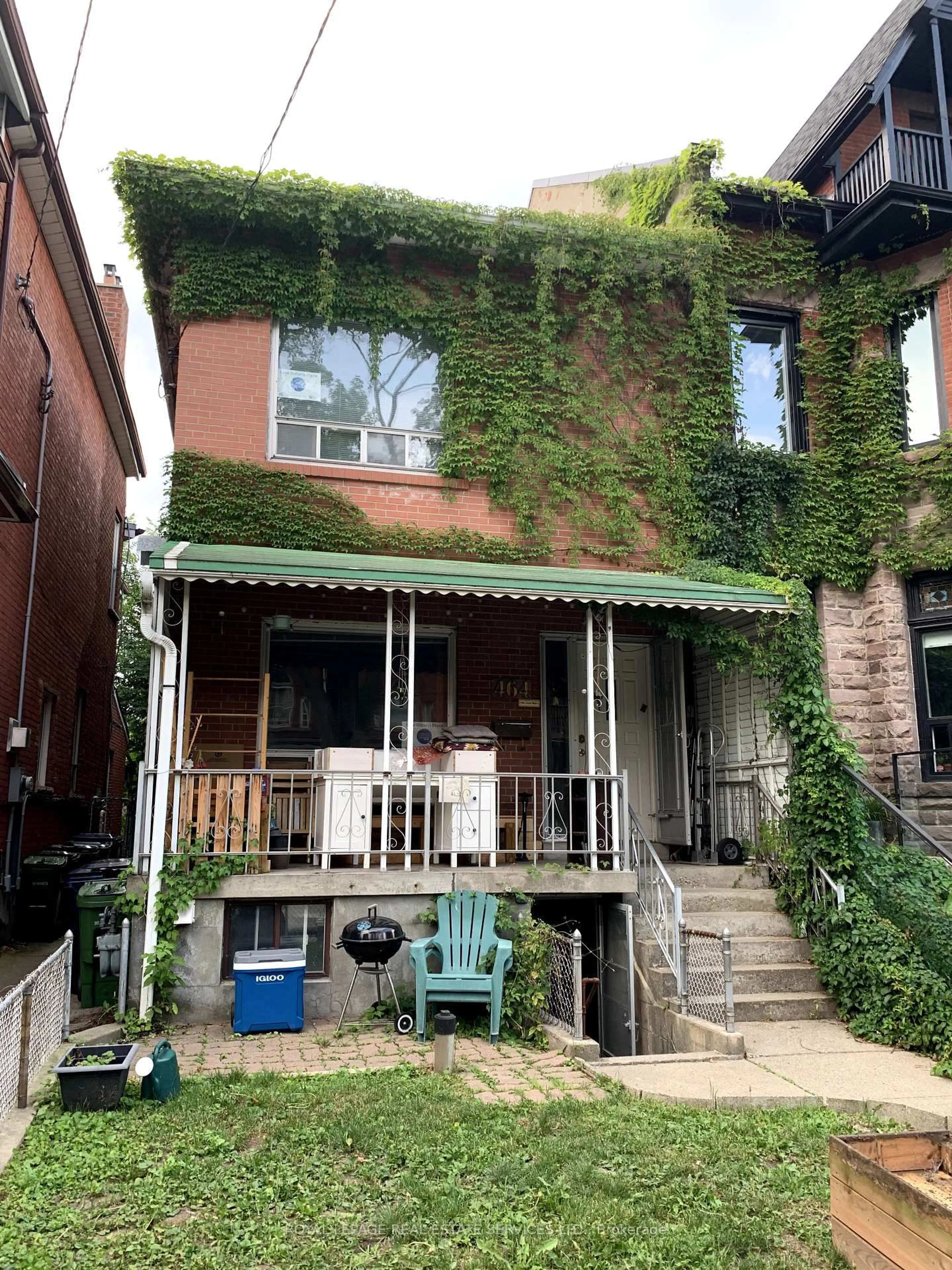 Patio, street for 464 Euclid Ave, Toronto Ontario M6G 2S9