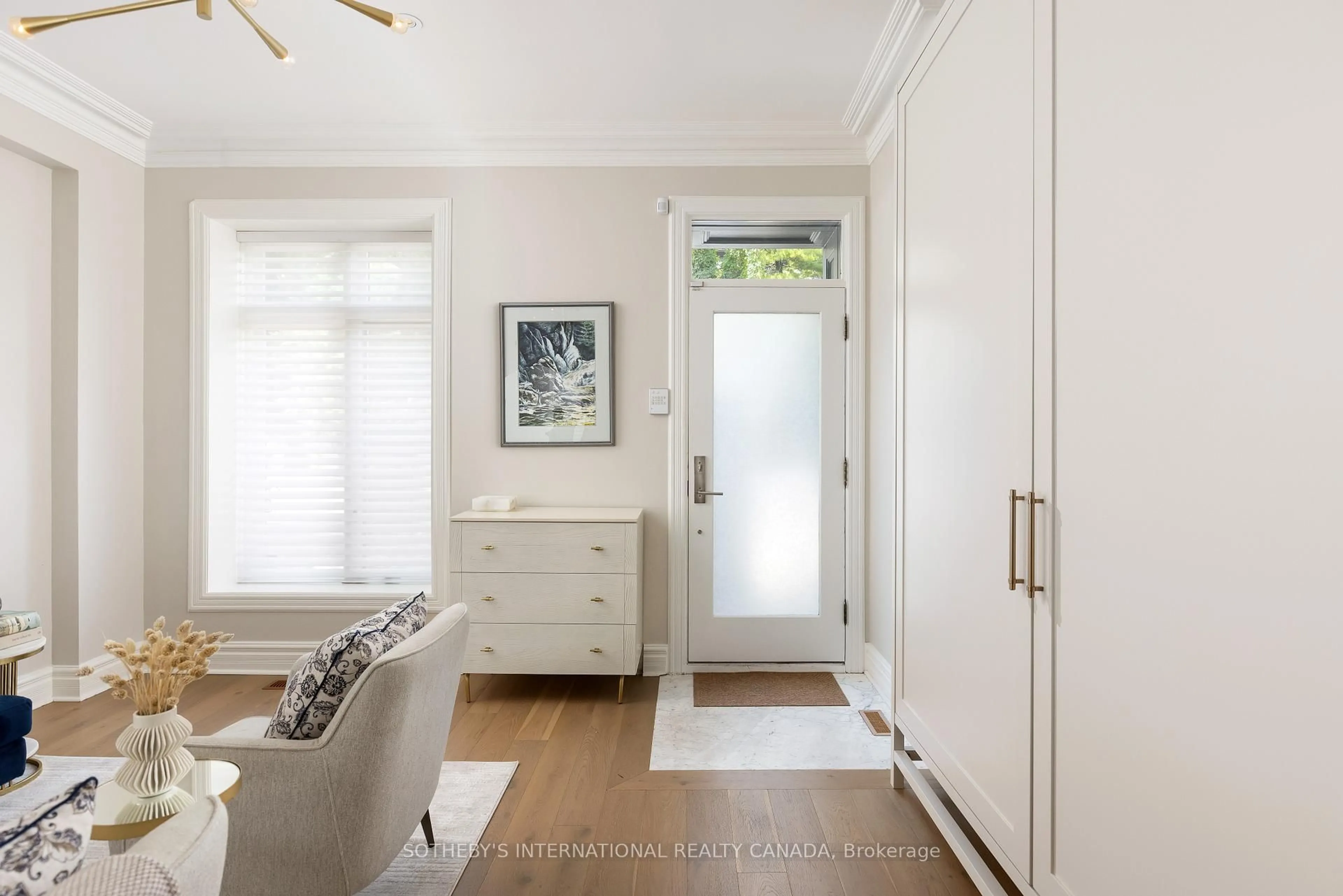 Indoor entryway for 57 Woodlawn Ave, Toronto Ontario M4V 1G6