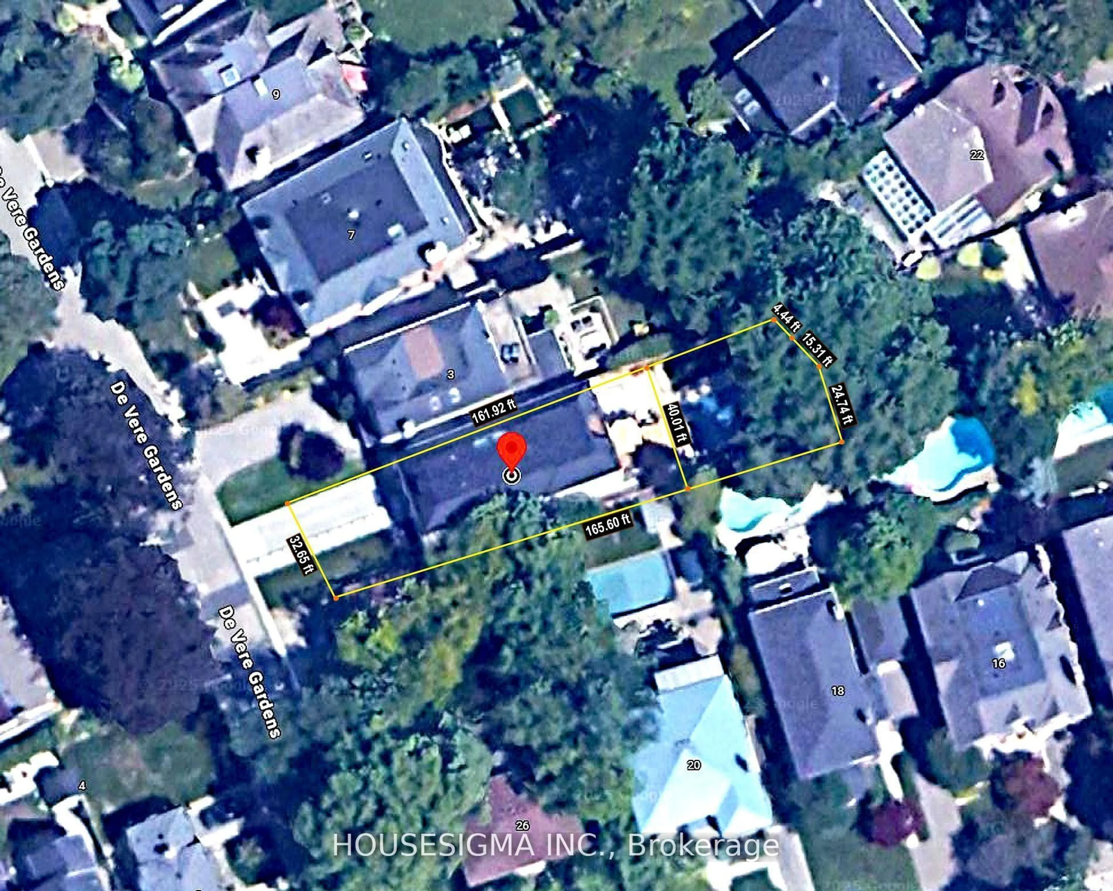 A pic from outside/outdoor area/front of a property/back of a property/a pic from drone, street for 1 De Vere Gdns, Toronto Ontario M5M 3E4