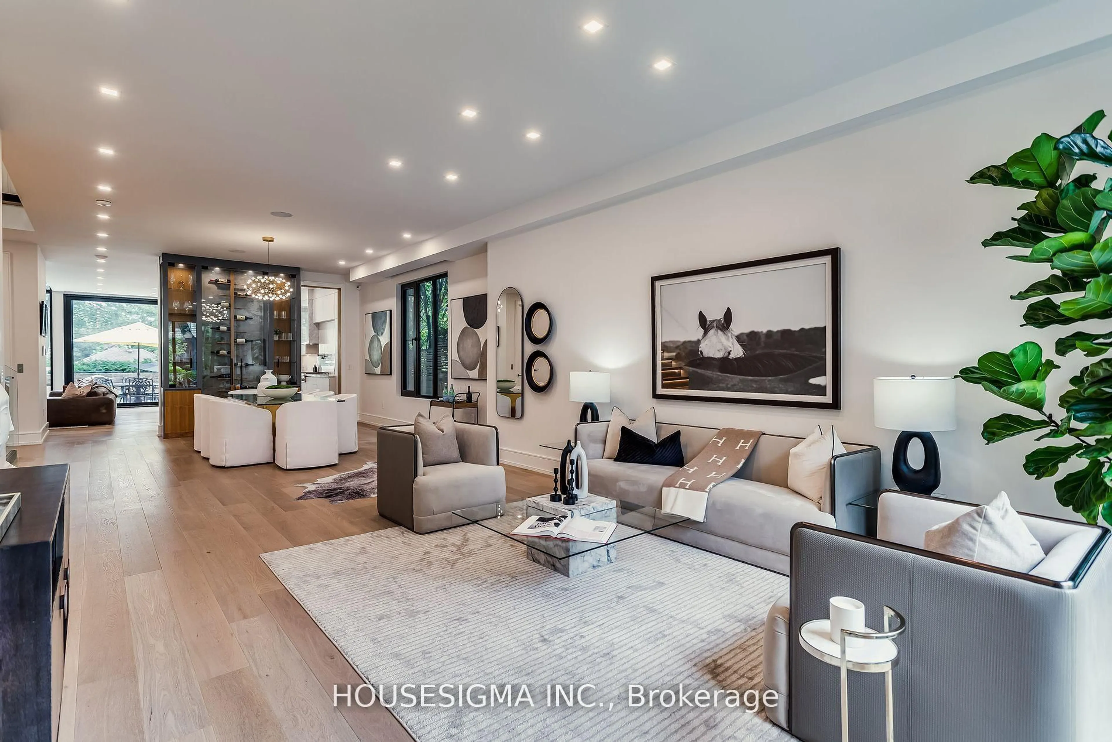 Living room with furniture, unknown for 1 De Vere Gdns, Toronto Ontario M5M 3E4
