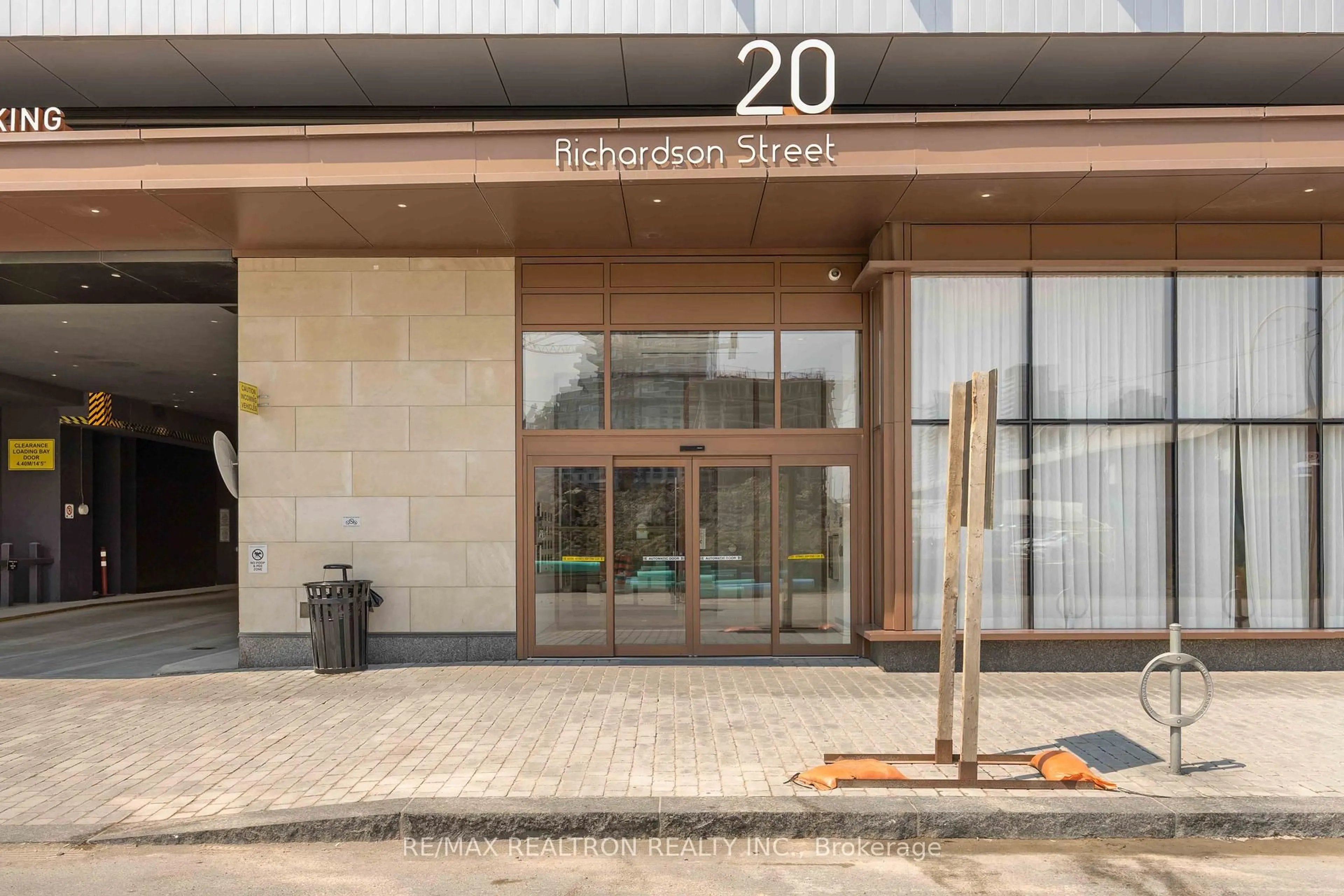 Indoor foyer for 20 Richardson St #720, Toronto Ontario M5B 0A5