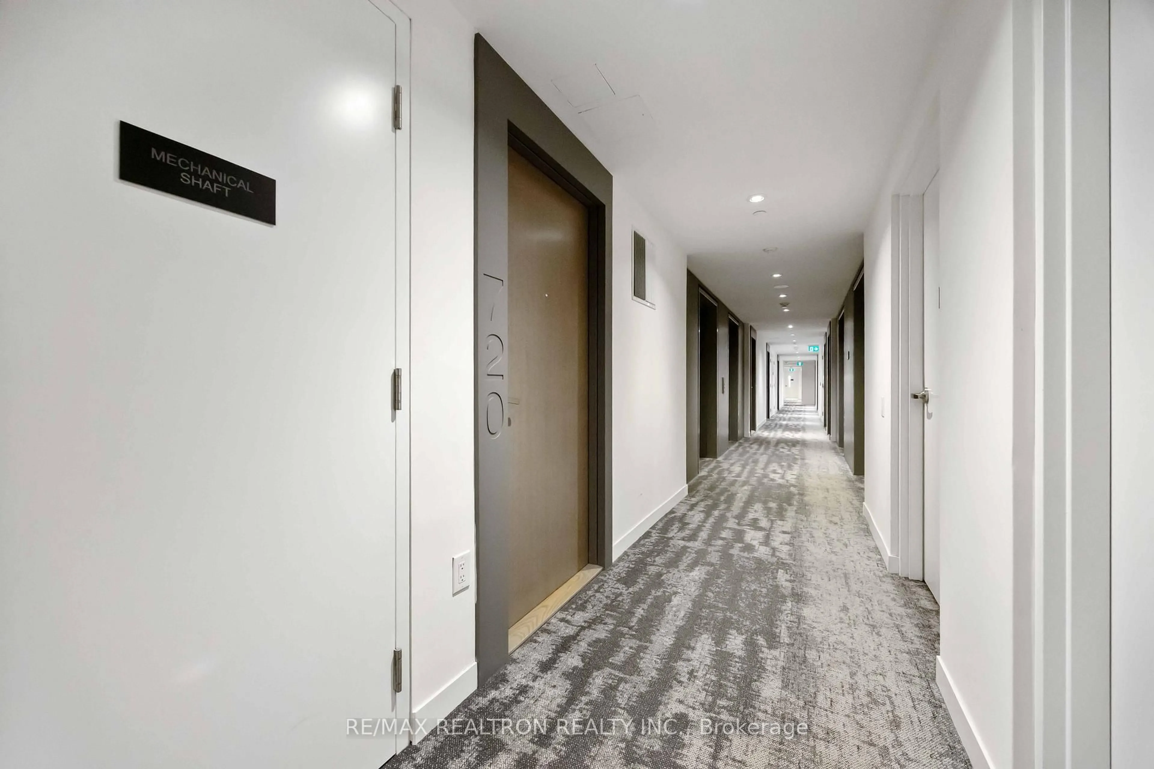 Indoor foyer for 20 Richardson St #720, Toronto Ontario M5B 0A5
