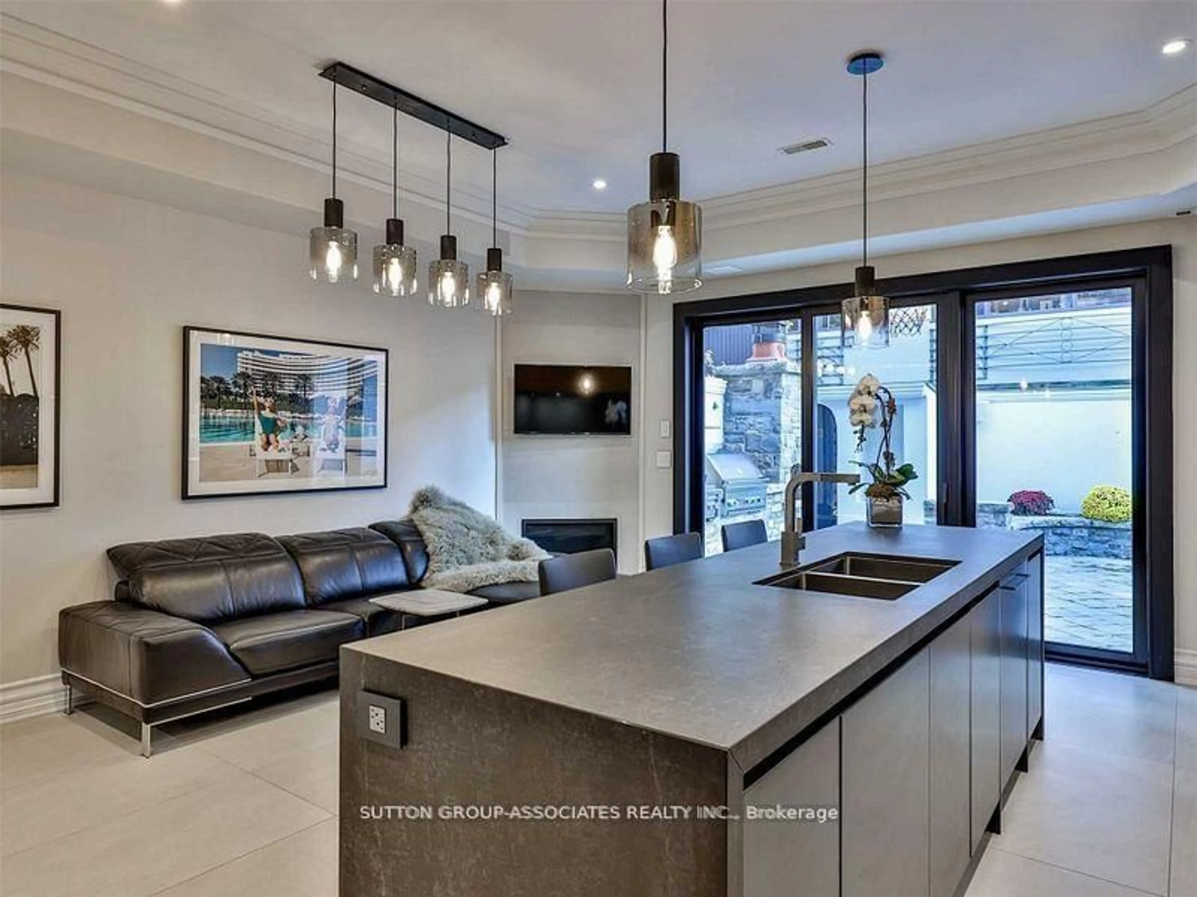 Open concept kitchen, unknown for 31 Webster Ave, Toronto Ontario M5R 1N6