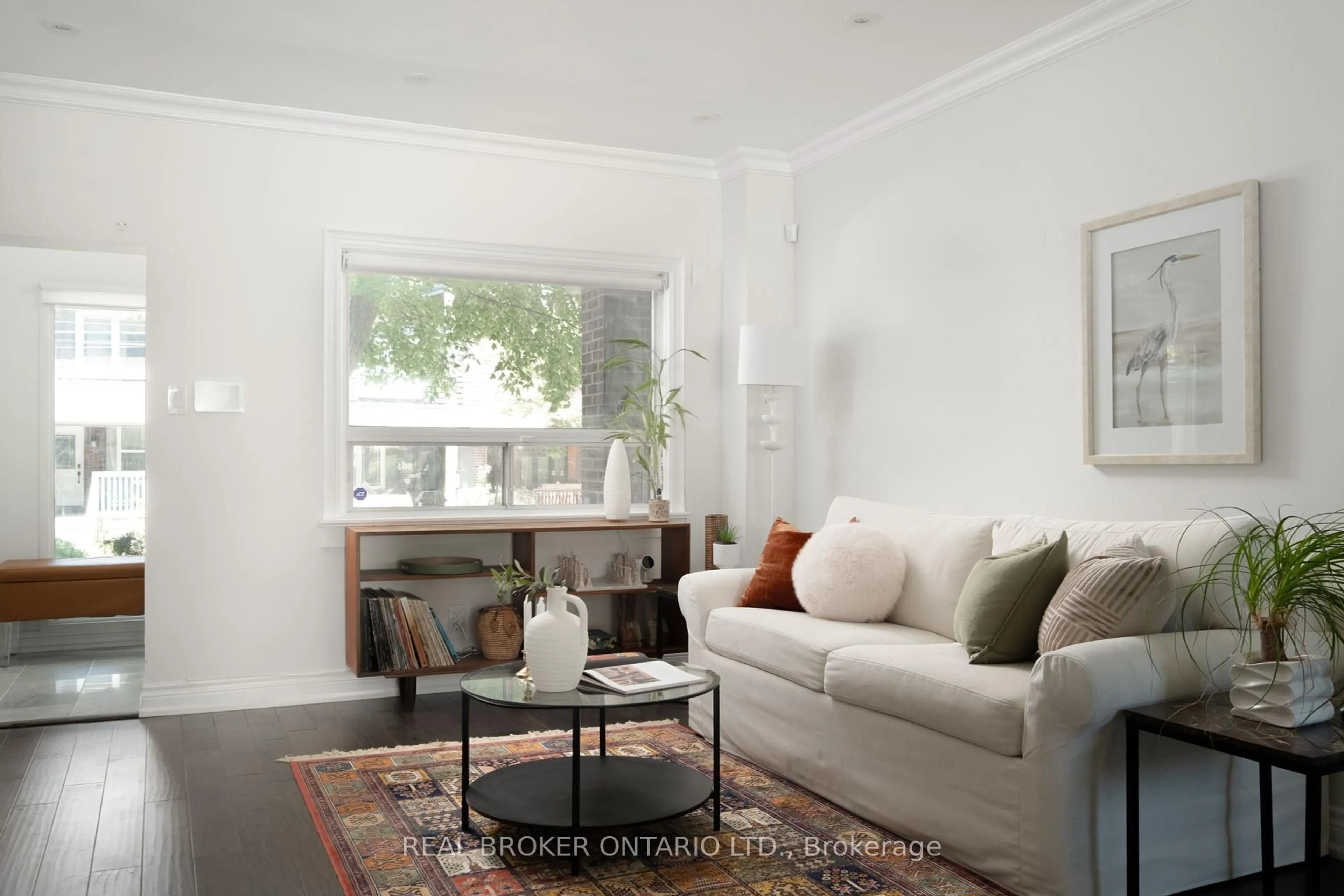 Living room with furniture, unknown for 411 Davisville Ave, Toronto Ontario M4S 1H4