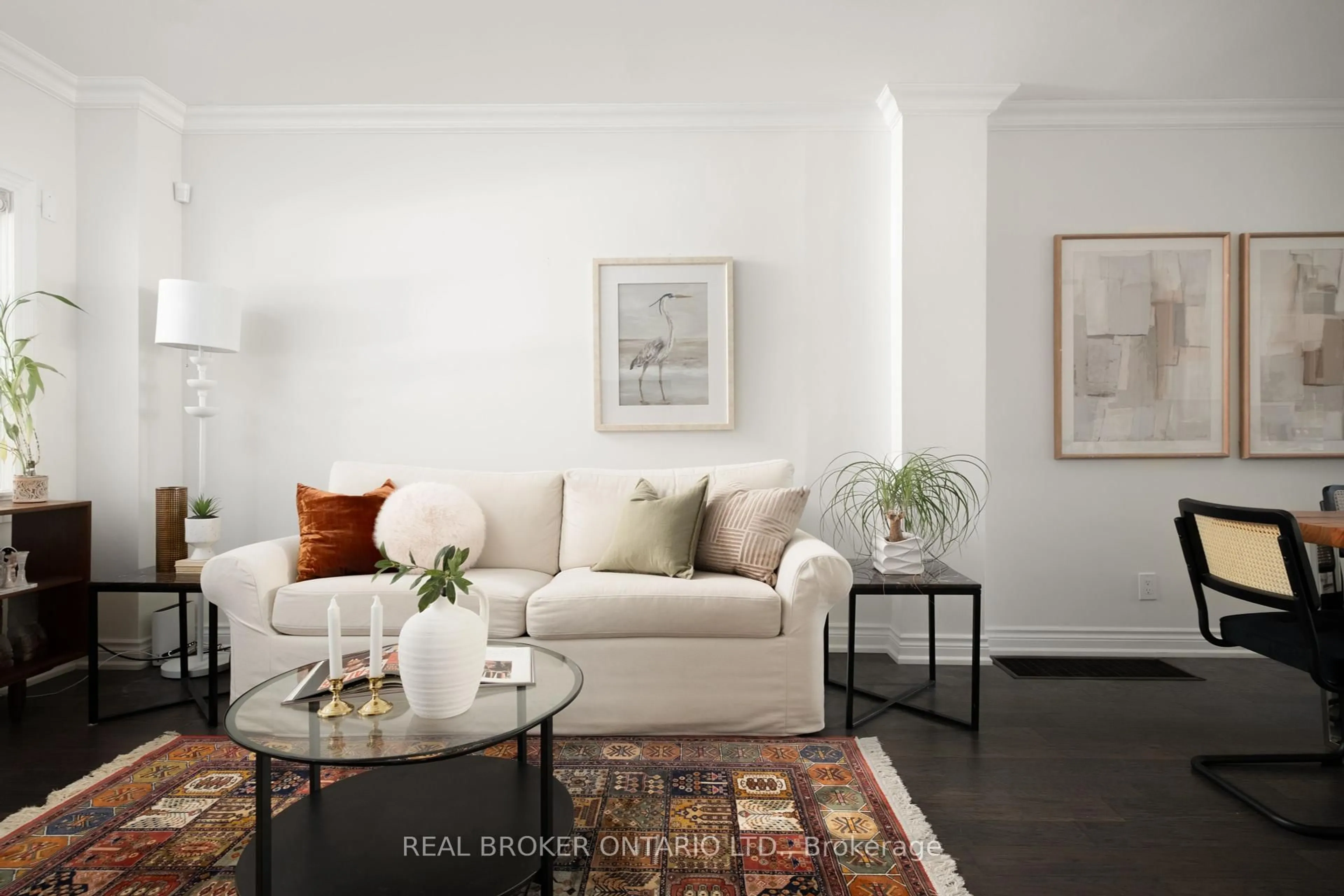 Living room with furniture, unknown for 411 Davisville Ave, Toronto Ontario M4S 1H4