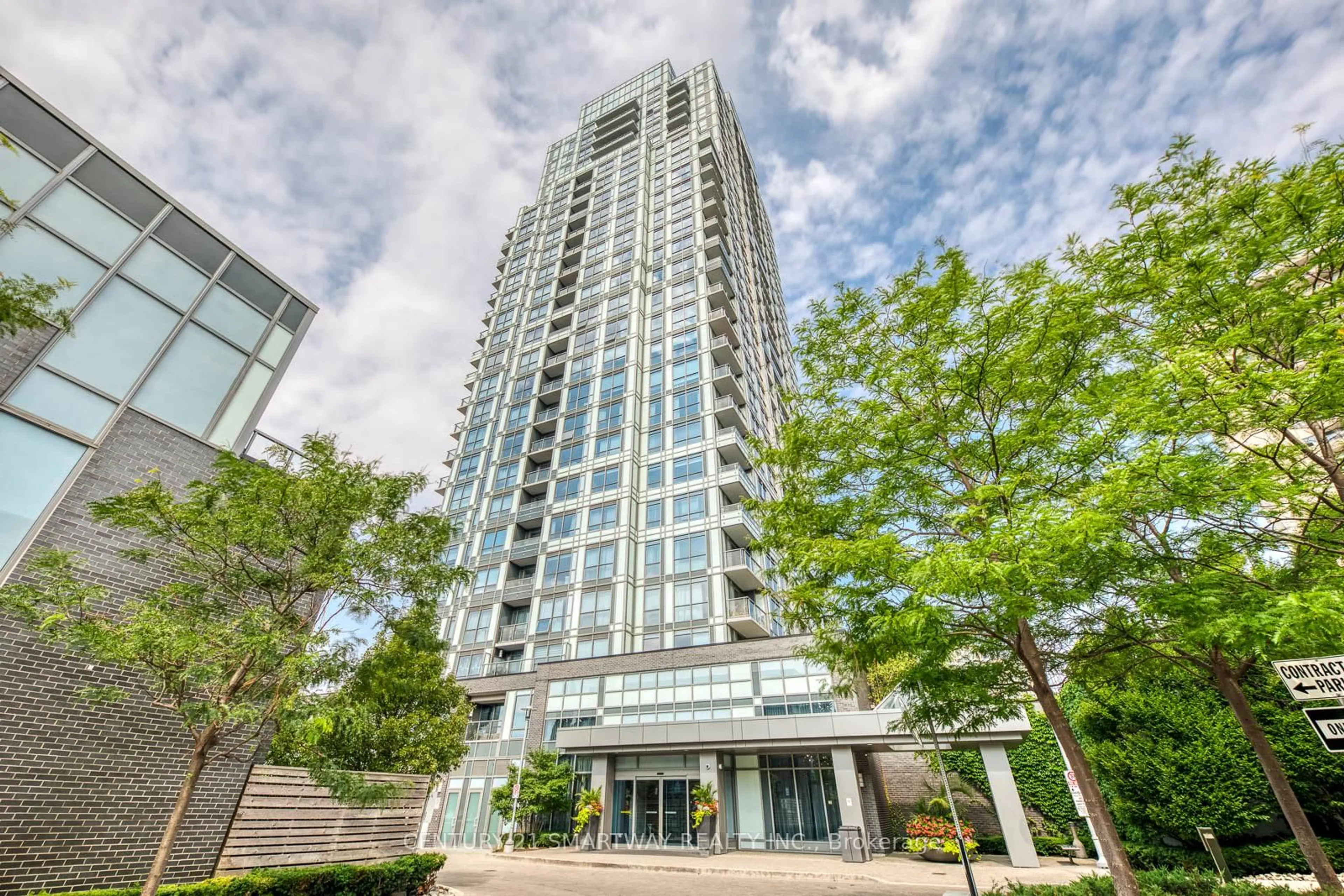 Indoor foyer for 18 Graydon Hall Dr #905, Toronto Ontario M3A 0A4