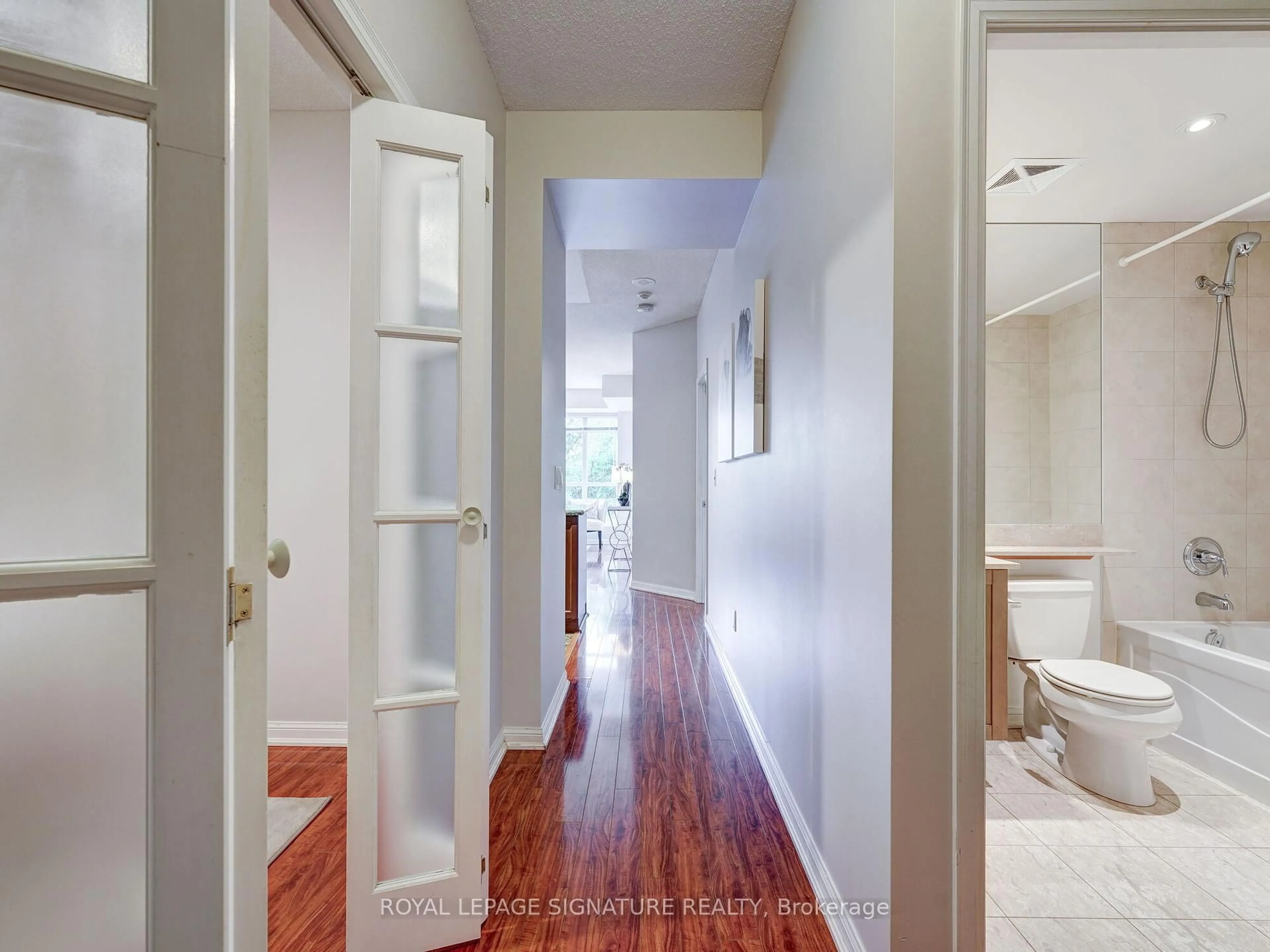 Indoor entryway for 628 Fleet St #203, Toronto Ontario M5V 1A8