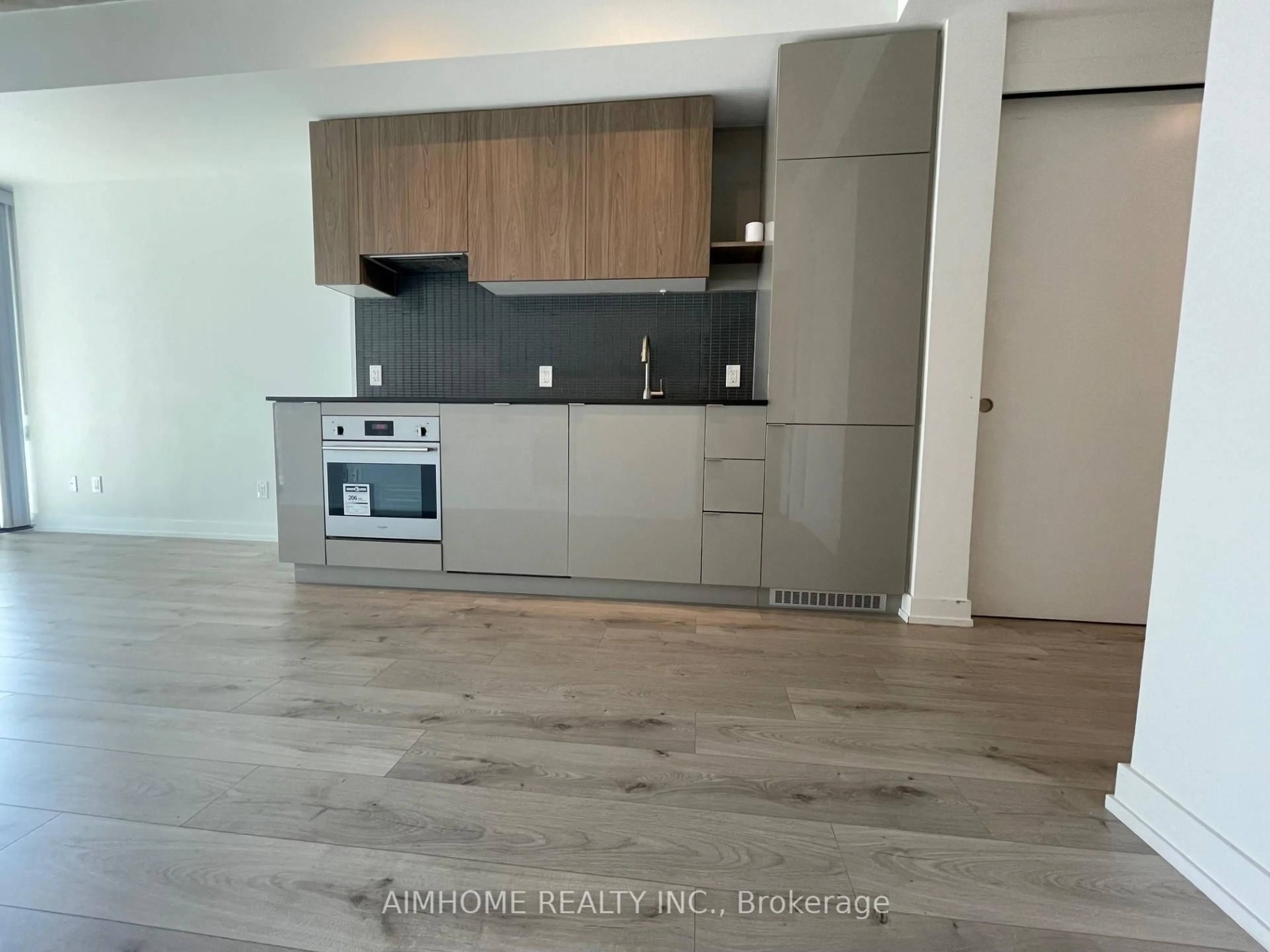 Open concept kitchen, wood/laminate floor for 161 Roehampton Ave #1109, Toronto Ontario M4P 2K4