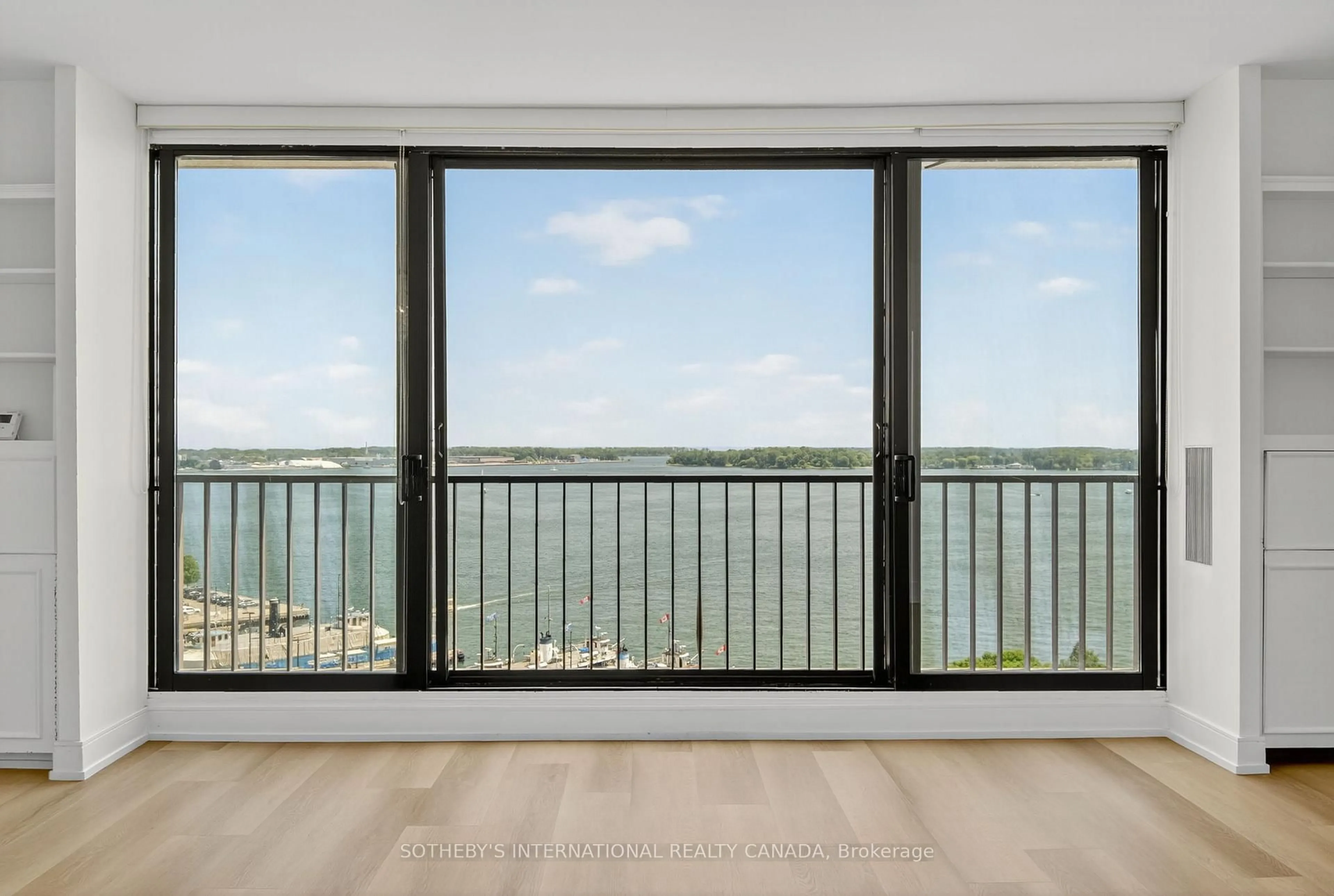 A pic of a room for 33 Harbour Sq #1423, Toronto Ontario M5J 2G2