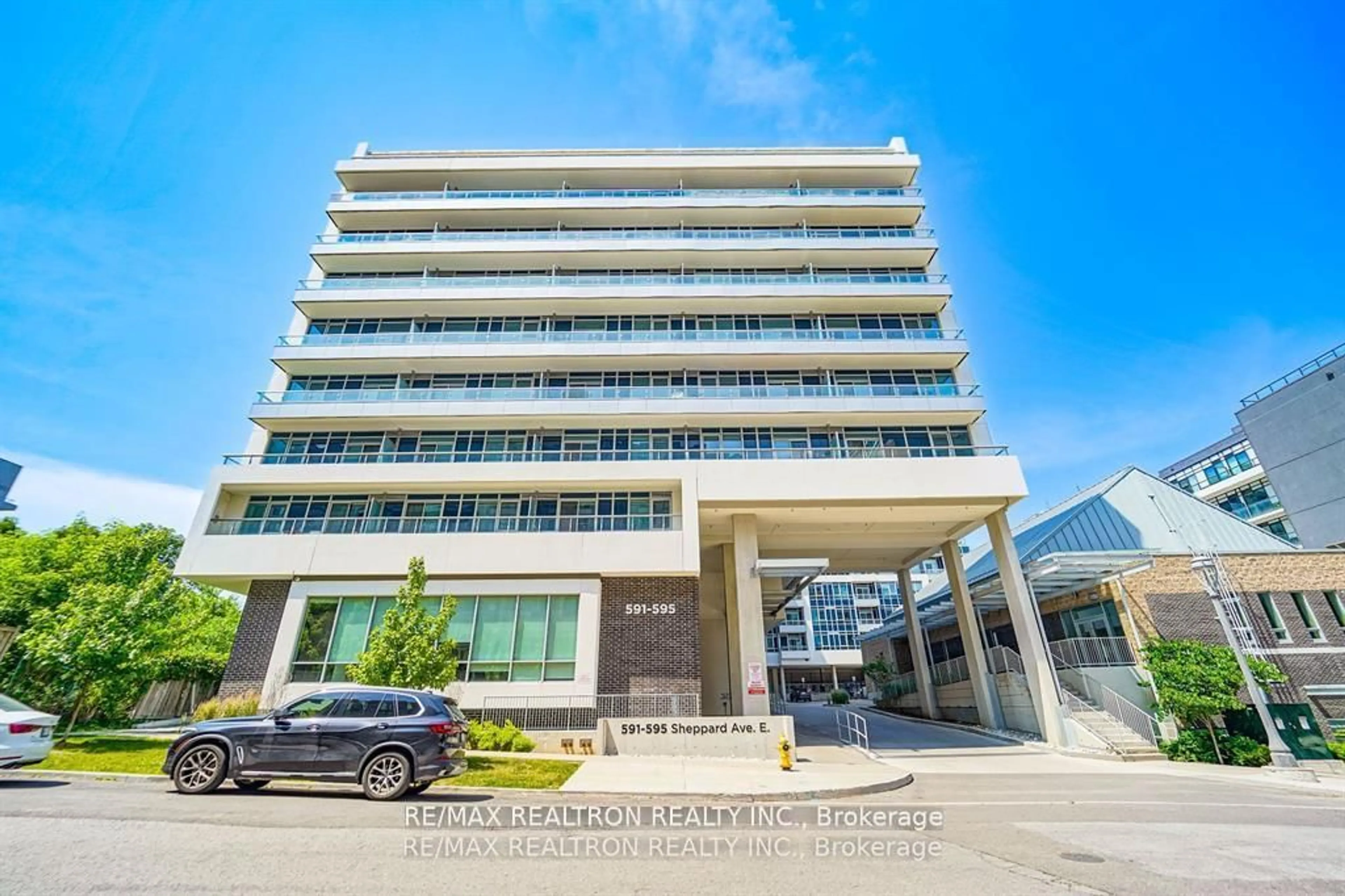 Indoor foyer for 591 Sheppard Ave #923, Toronto Ontario M2K 1B4