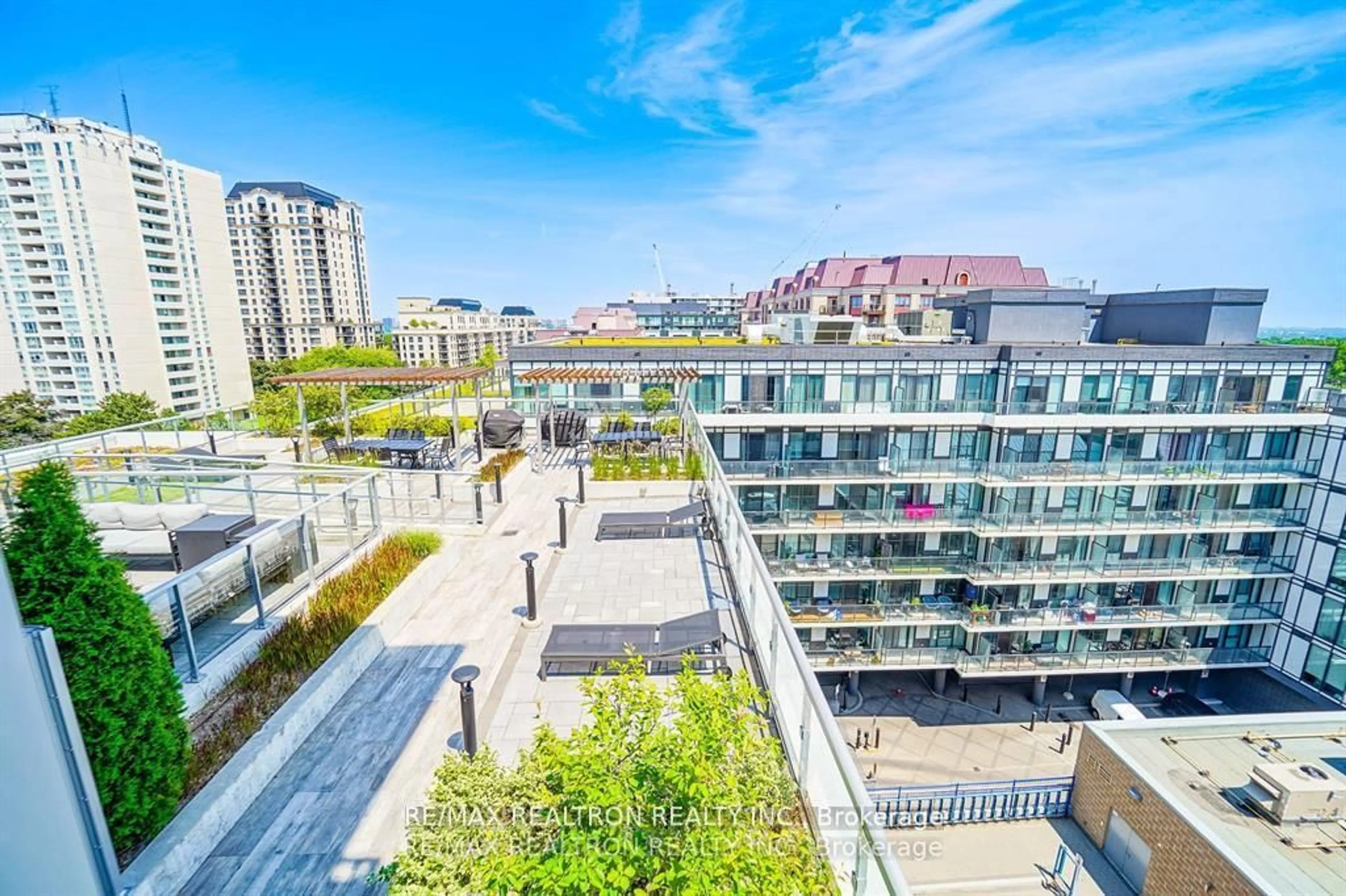 A pic from outside/outdoor area/front of a property/back of a property/a pic from drone, city buildings view from balcony for 591 Sheppard Ave #923, Toronto Ontario M2K 1B4