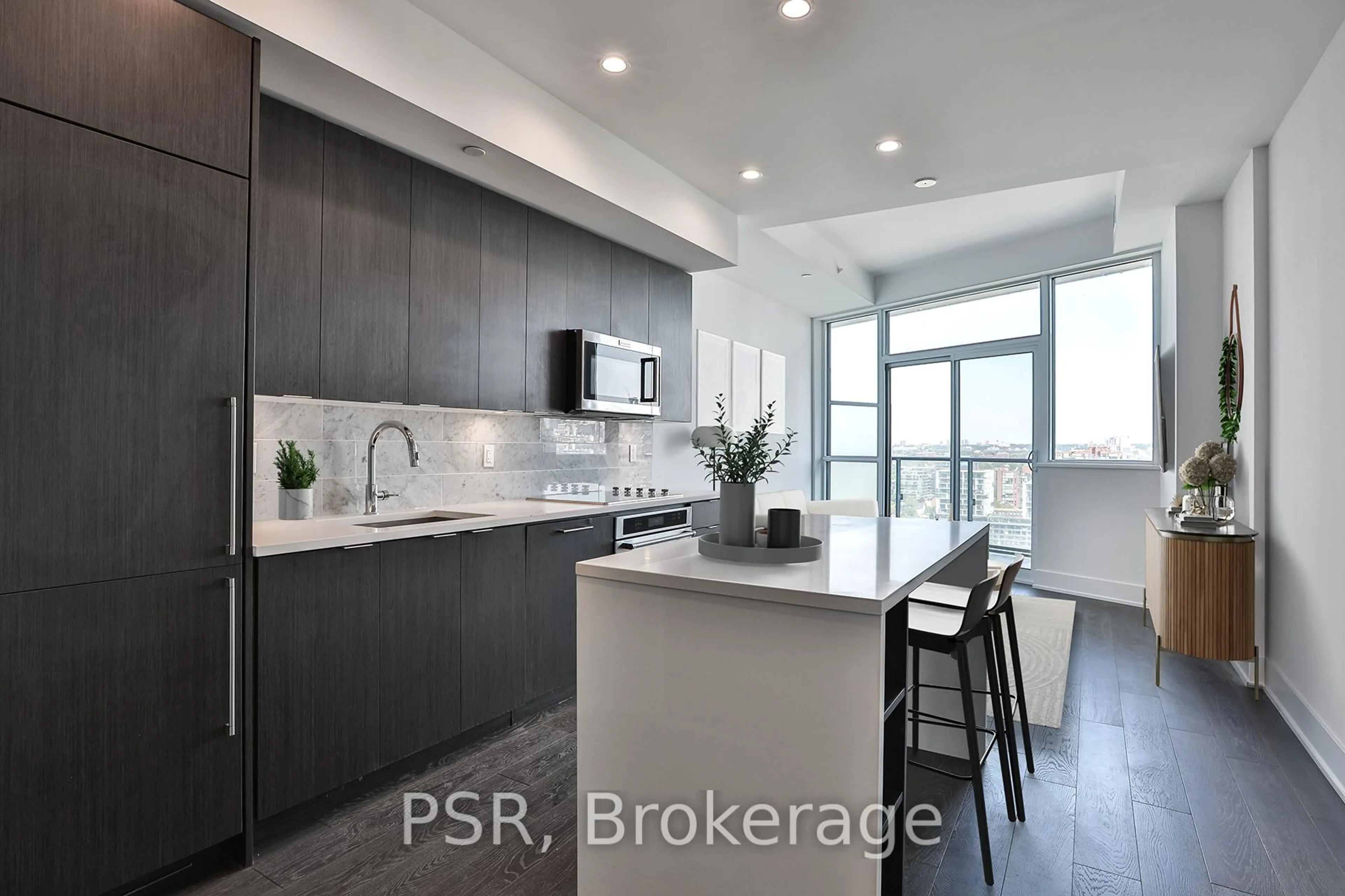 Open concept kitchen, ceramic/tile floor for 38 Iannuzzi St #LPH05, Toronto Ontario M5V 0S2