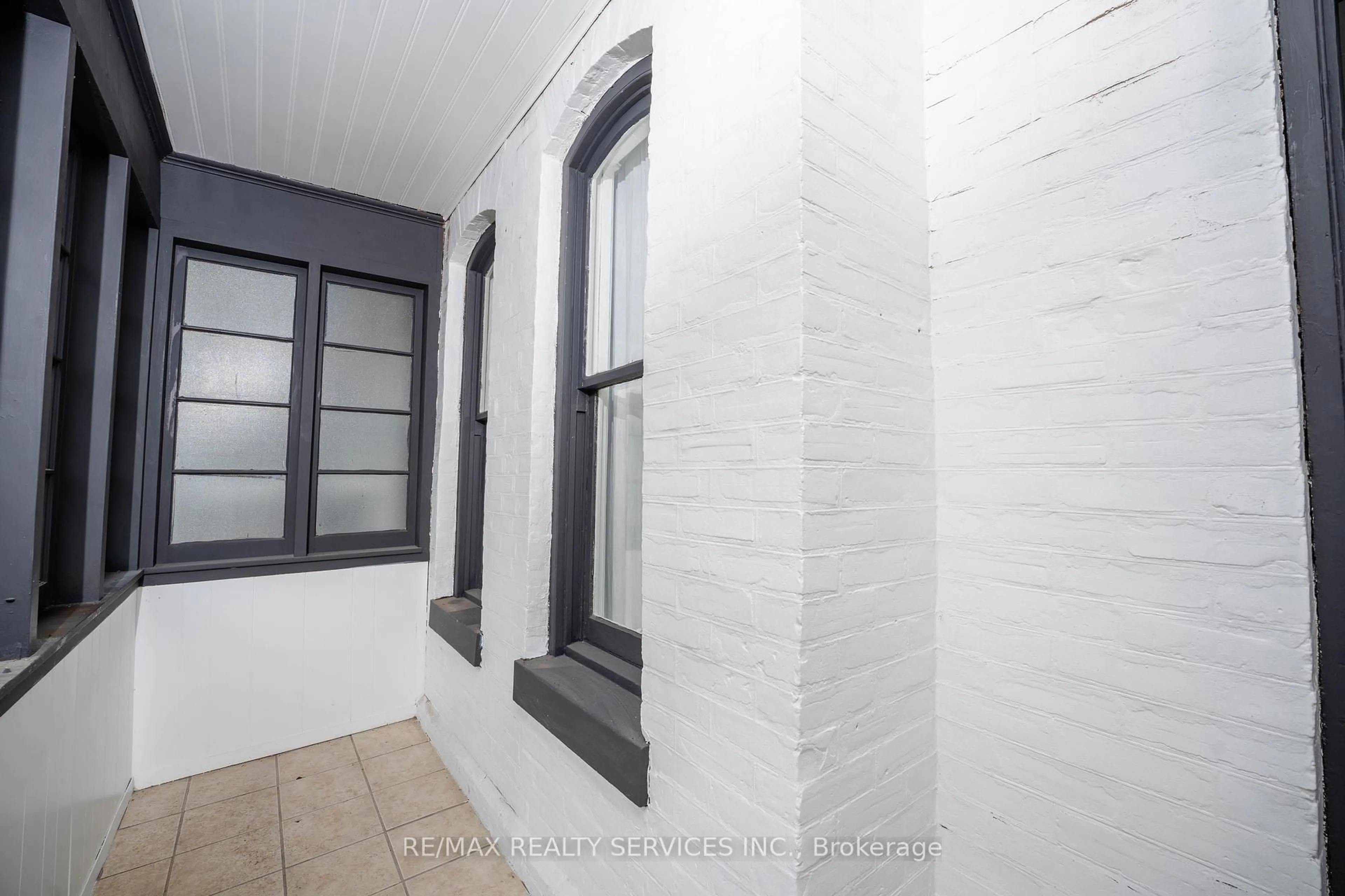 Indoor entryway for 191 Gladstone Ave, Toronto Ontario M6J 3L3