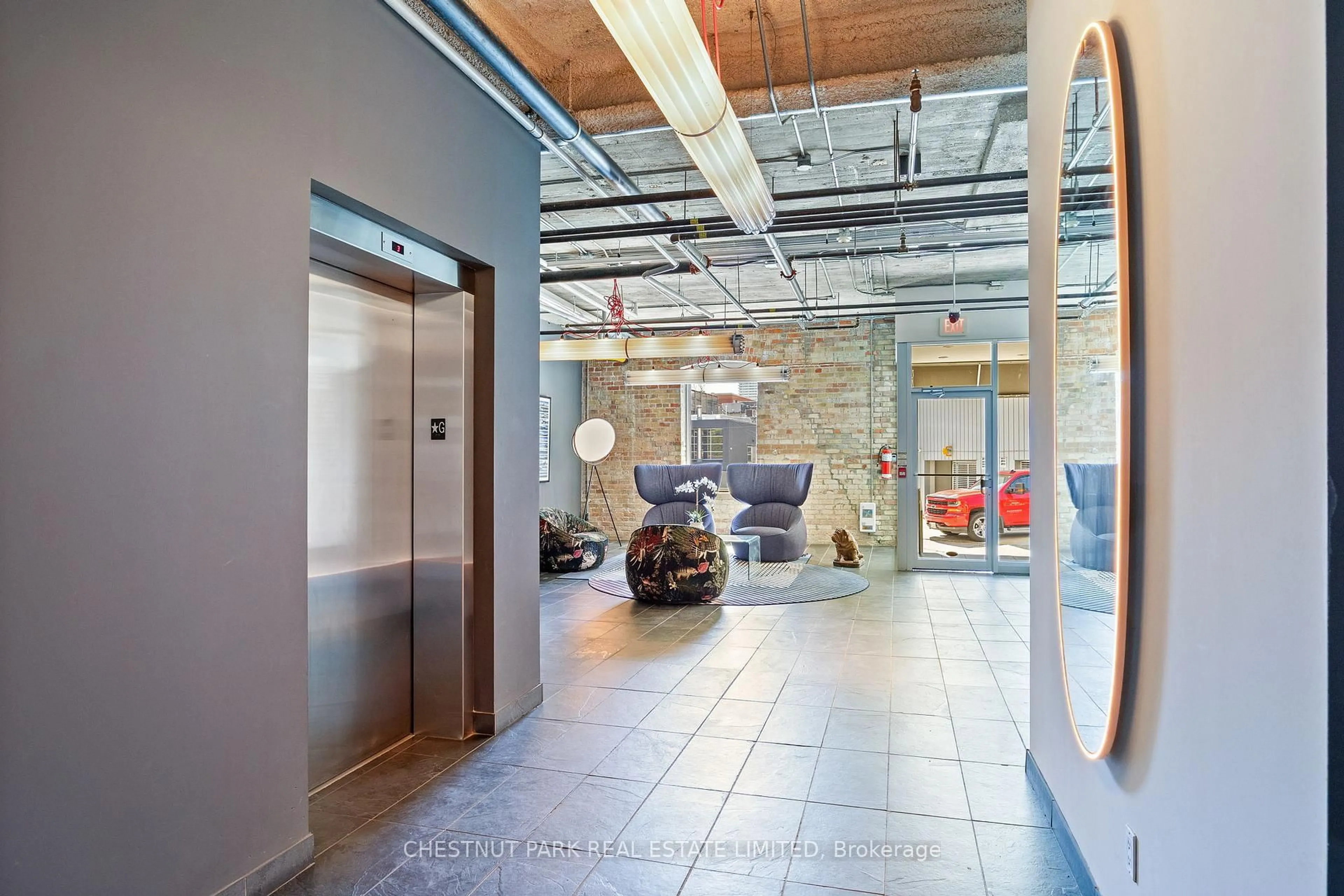 Indoor foyer for 113 Dupont St #201, Toronto Ontario M5R 1V4