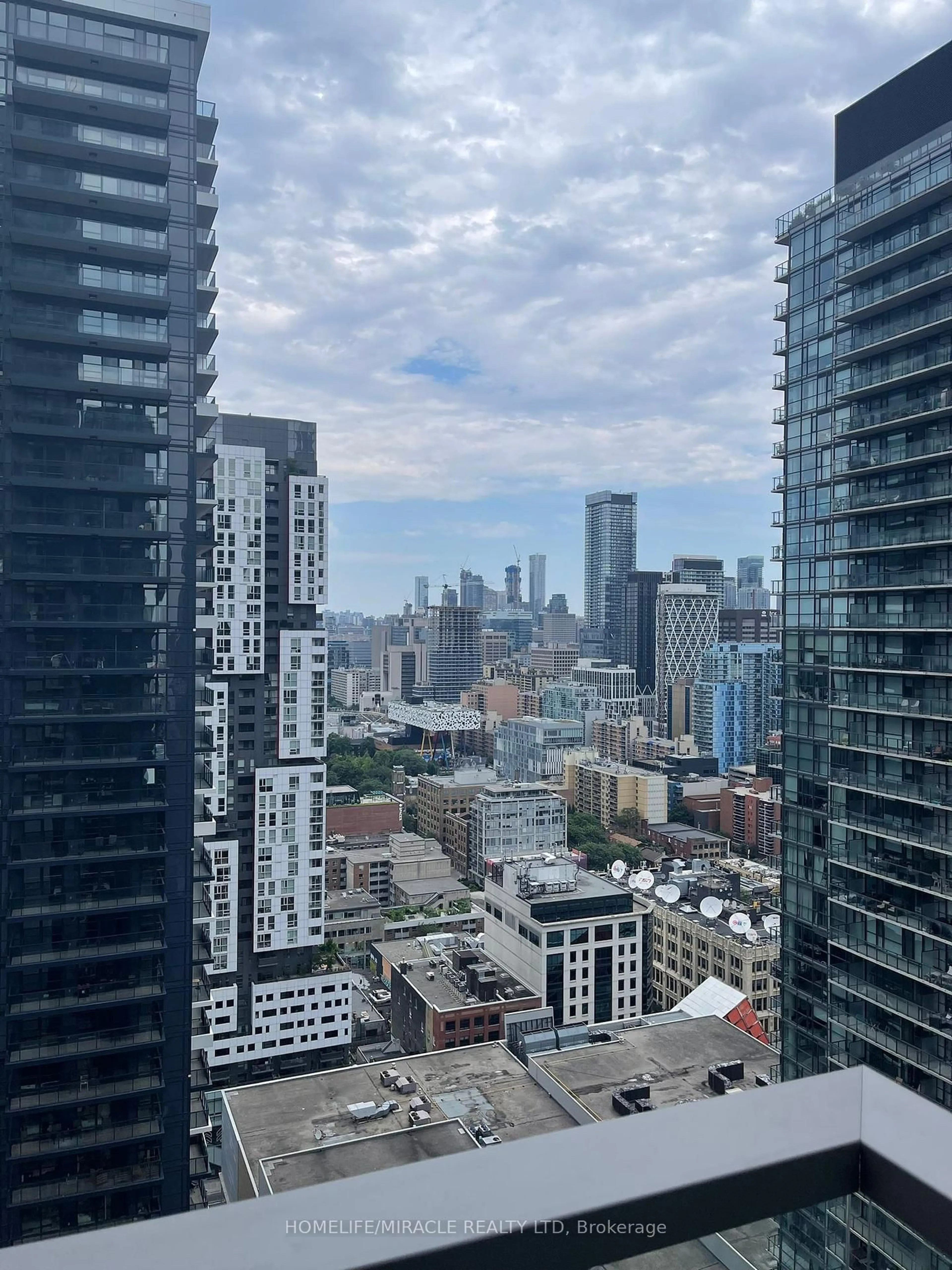 A pic of a room for 28 Widmer St #3428, Toronto Ontario M5V 2E7