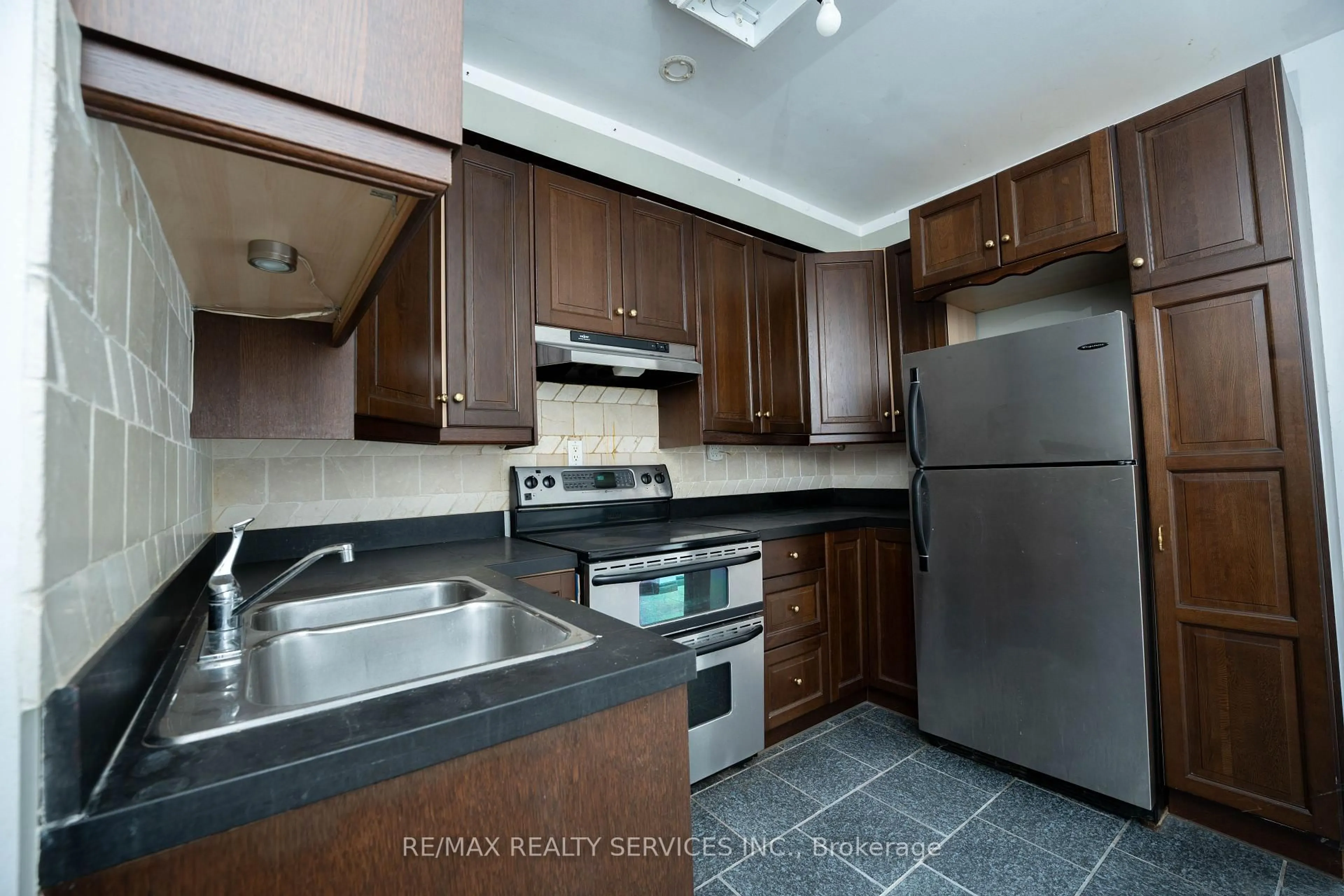 Standard kitchen, unknown for 187 Gladstone Ave, Toronto Ontario M6J 3L3
