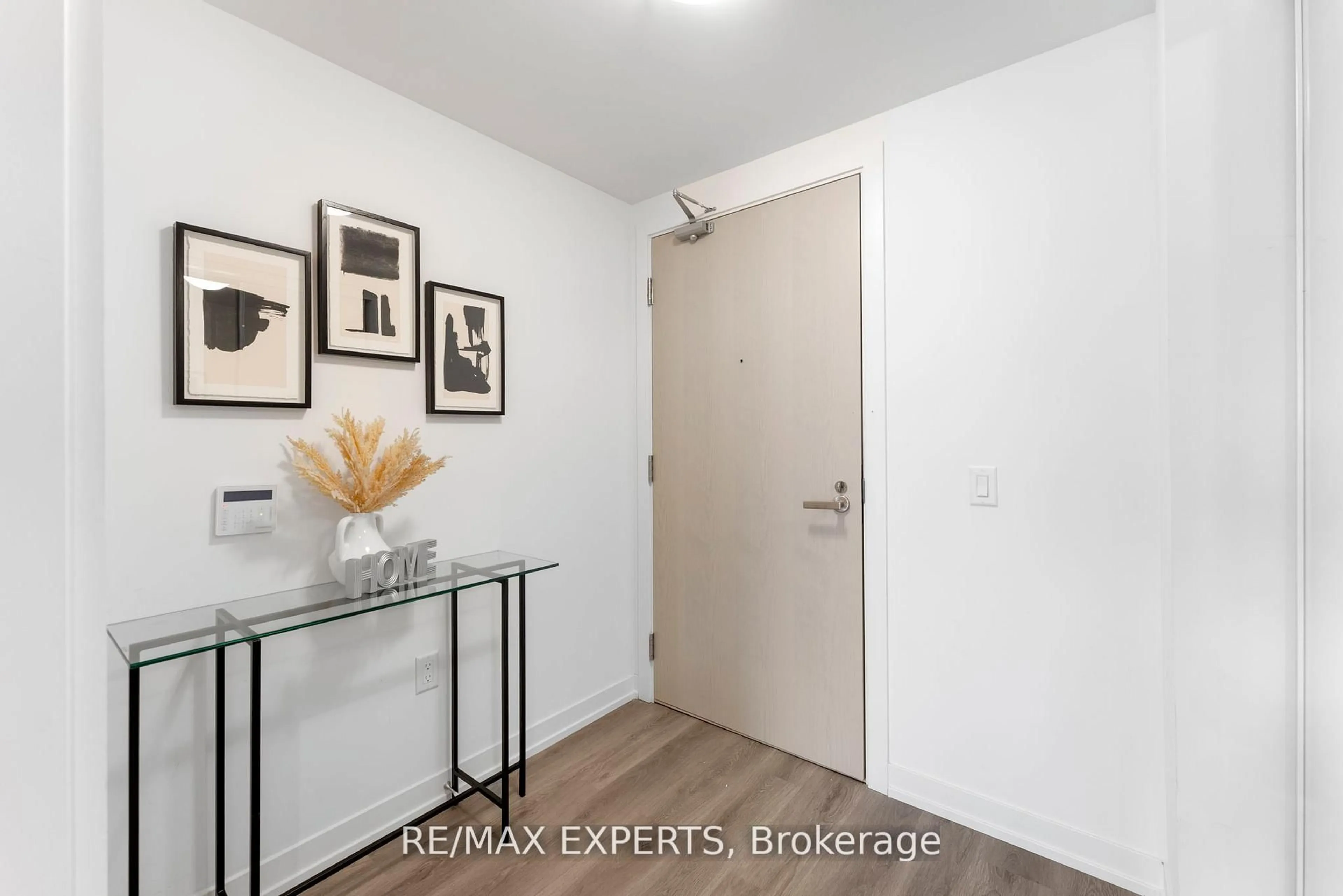 Indoor entryway for 138 Downes St #3302, Toronto Ontario M5E 0E4