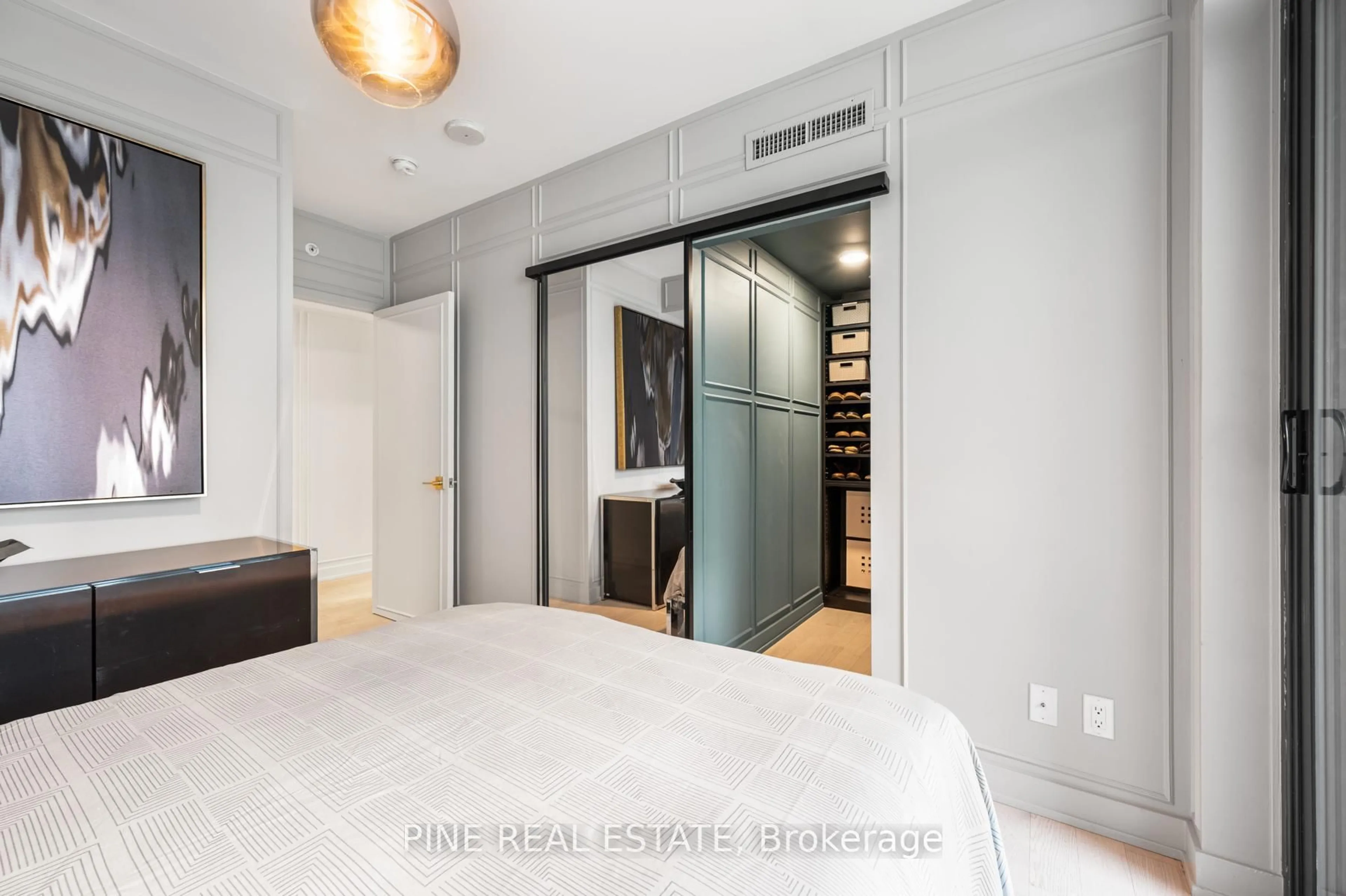 Unknown for 25 Richmond St #1305, Toronto Ontario M5C 0A6