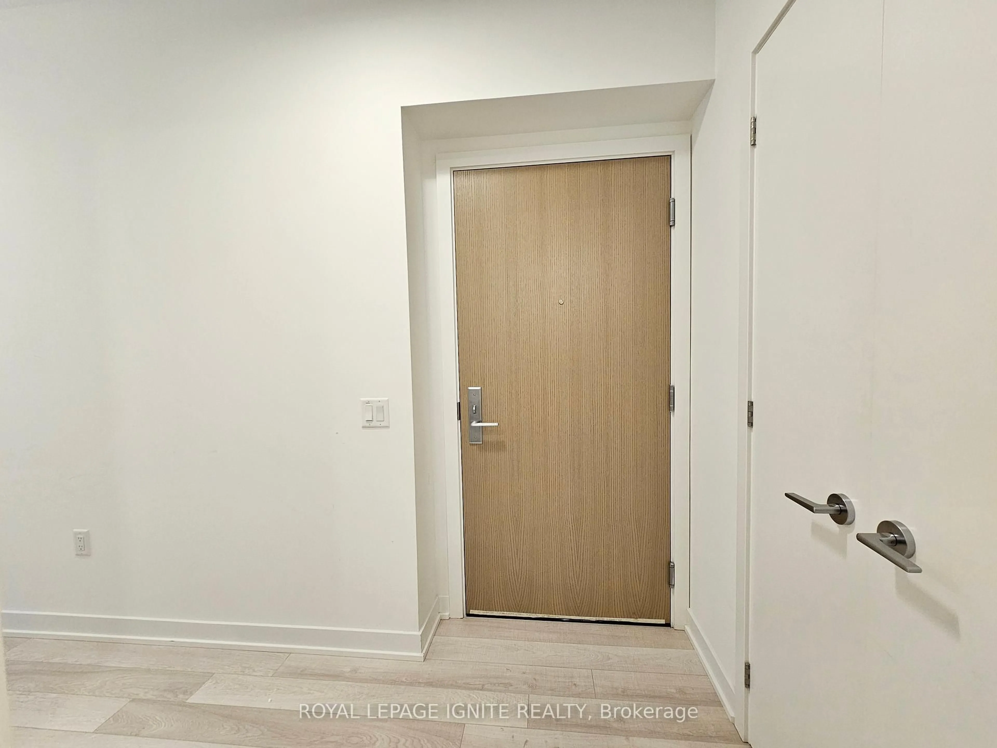Unknown for 357 King St #504, Toronto Ontario M5V 0S7