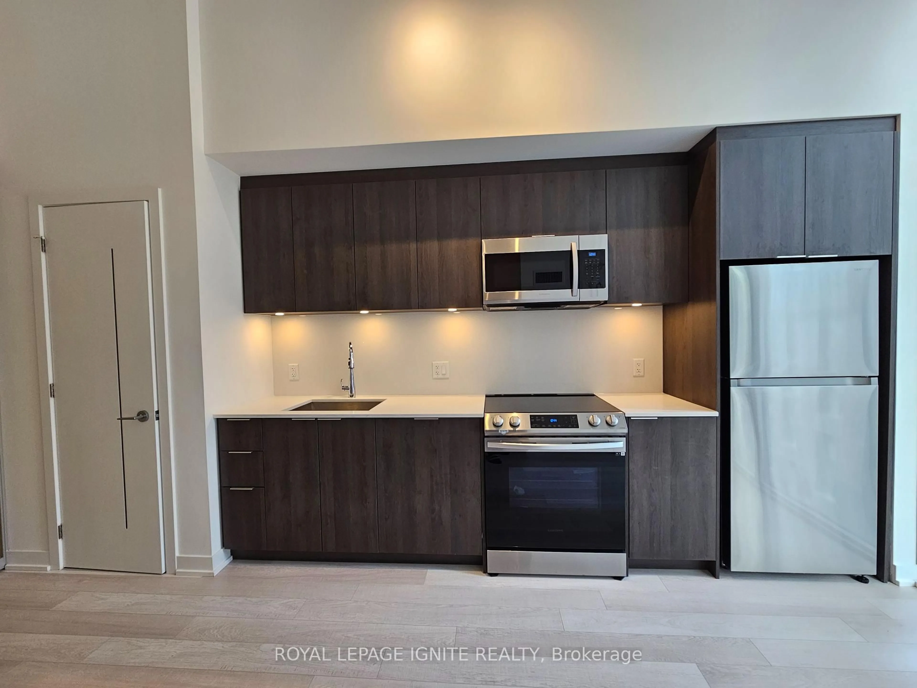 Standard kitchen, unknown for 357 King St #504, Toronto Ontario M5V 0S7