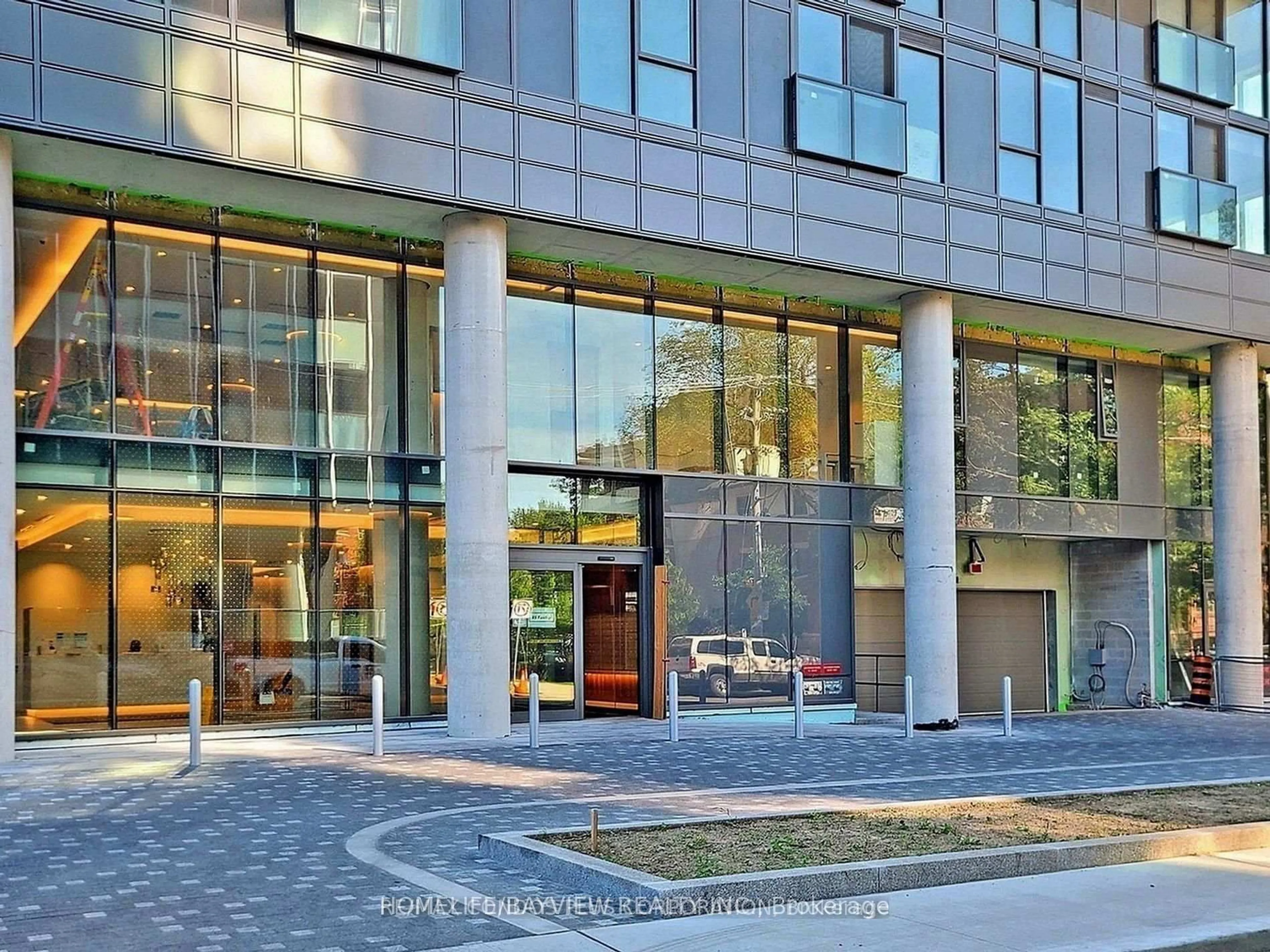 Indoor foyer for 99 Foxbar Rd #2305, Toronto Ontario M4V 0B2