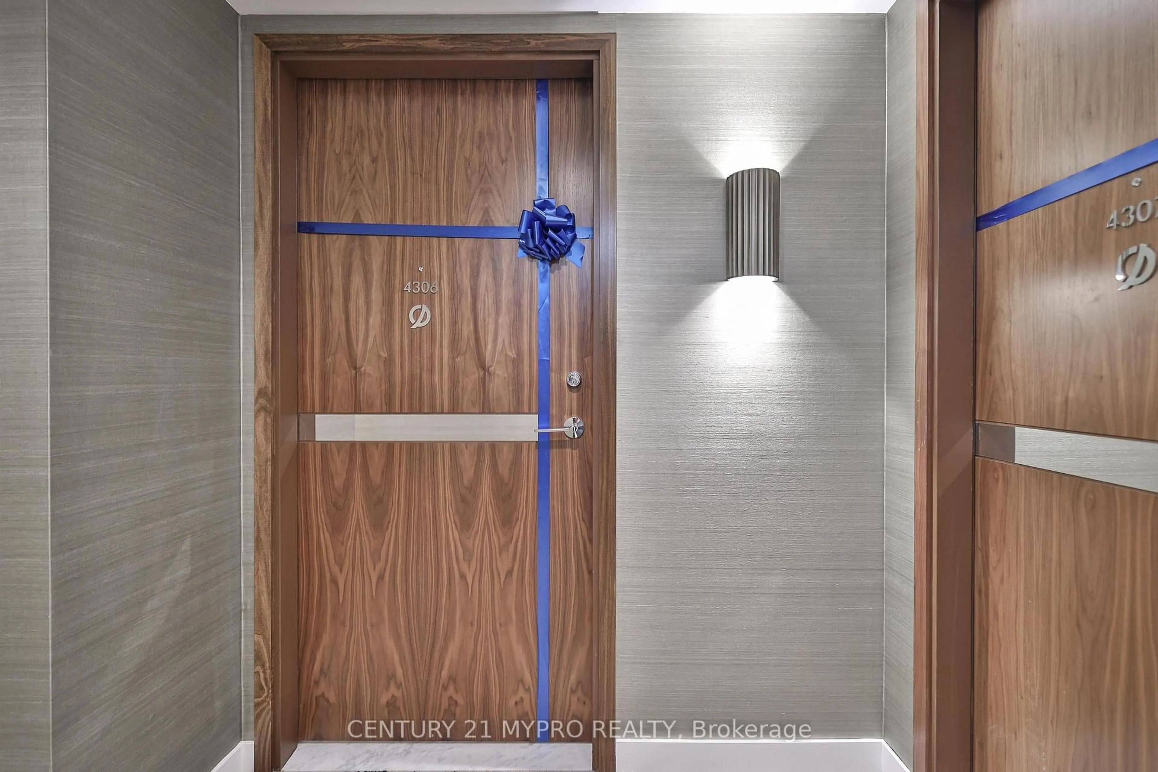 Indoor entryway for 38 Widmer St #4306, Toronto Ontario M5V 0P7