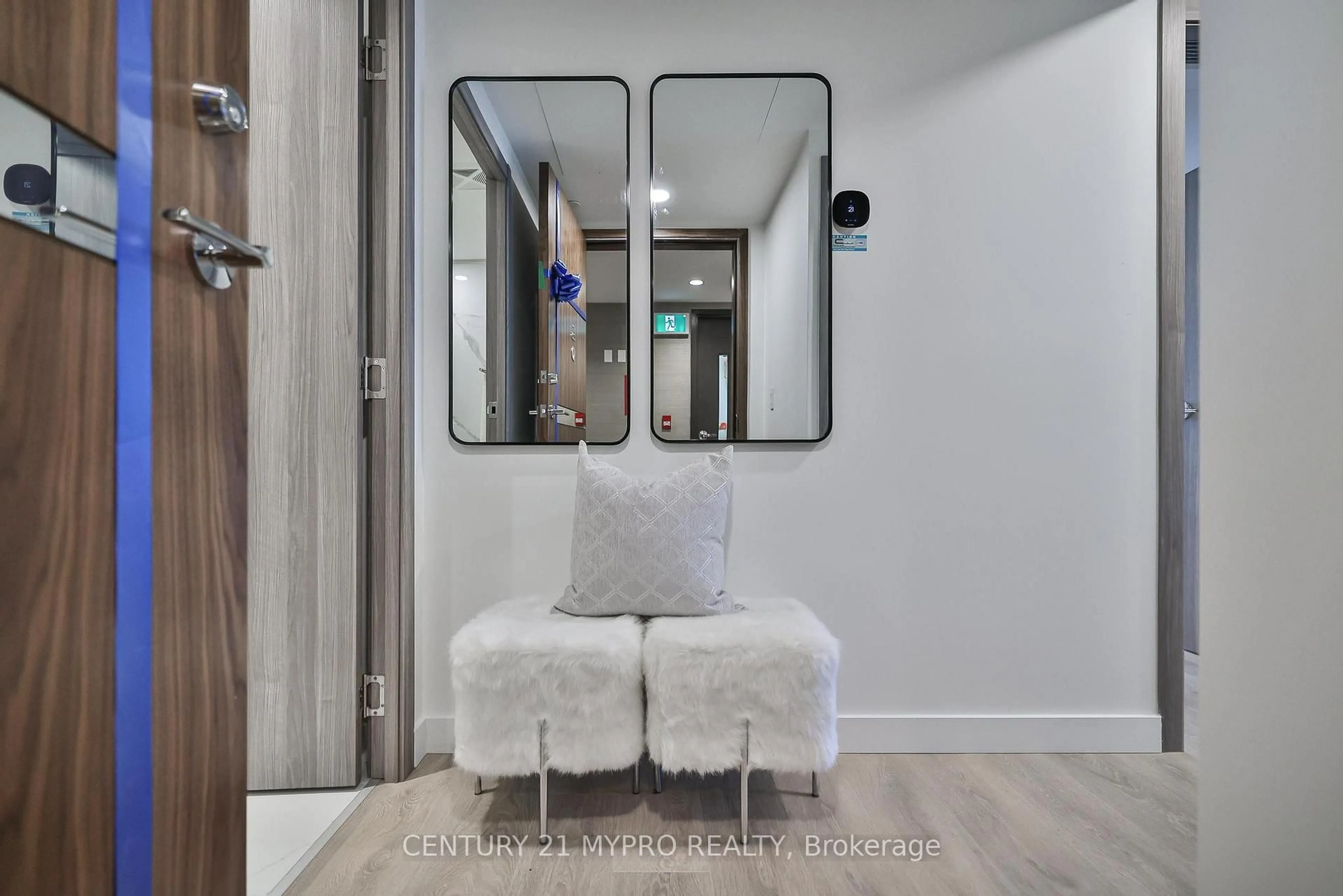 Indoor entryway for 38 Widmer St #4306, Toronto Ontario M5V 0P7