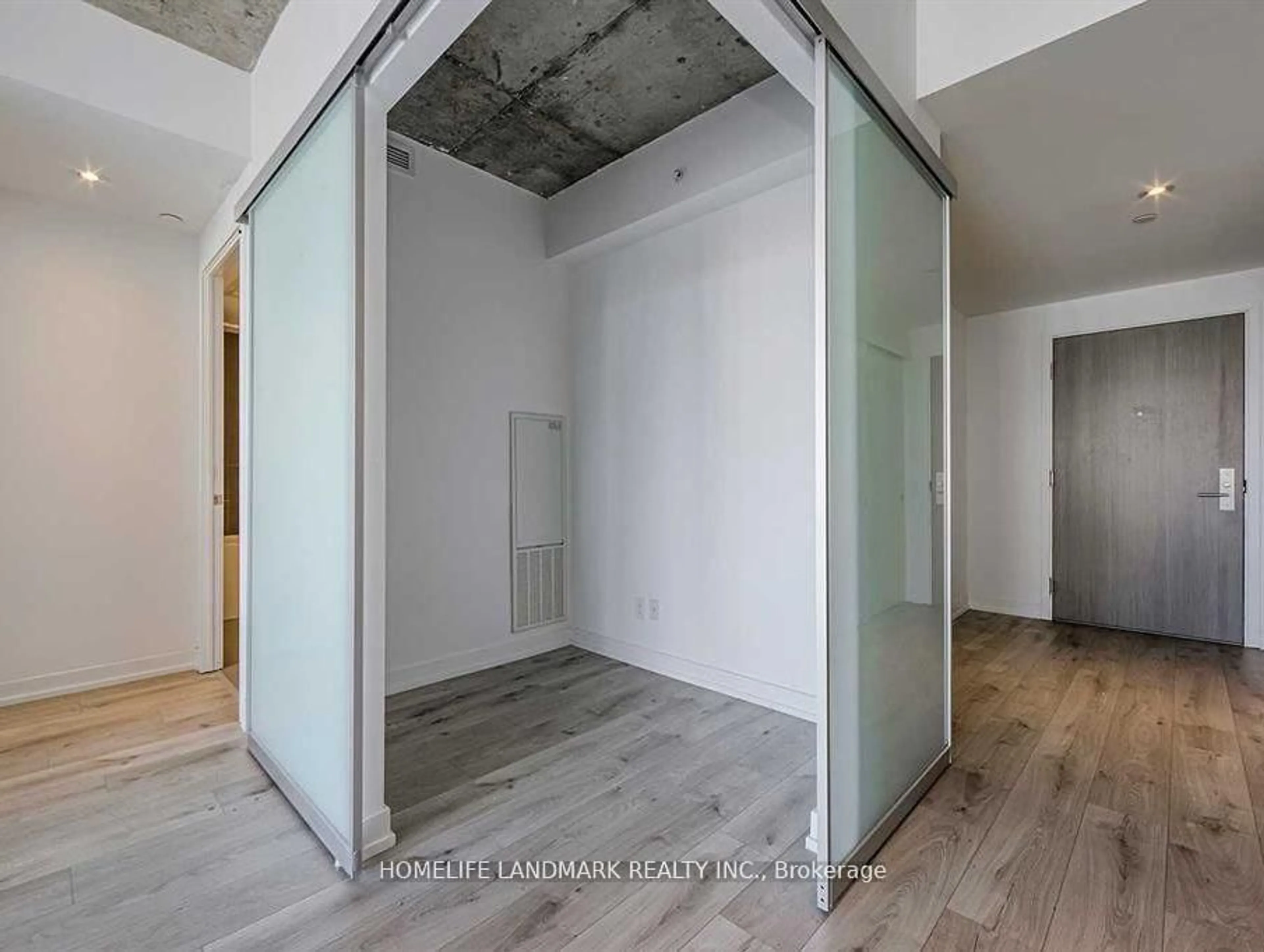 Indoor entryway for 161 Roehampton Ave #3901, Toronto Ontario M4P 1P9