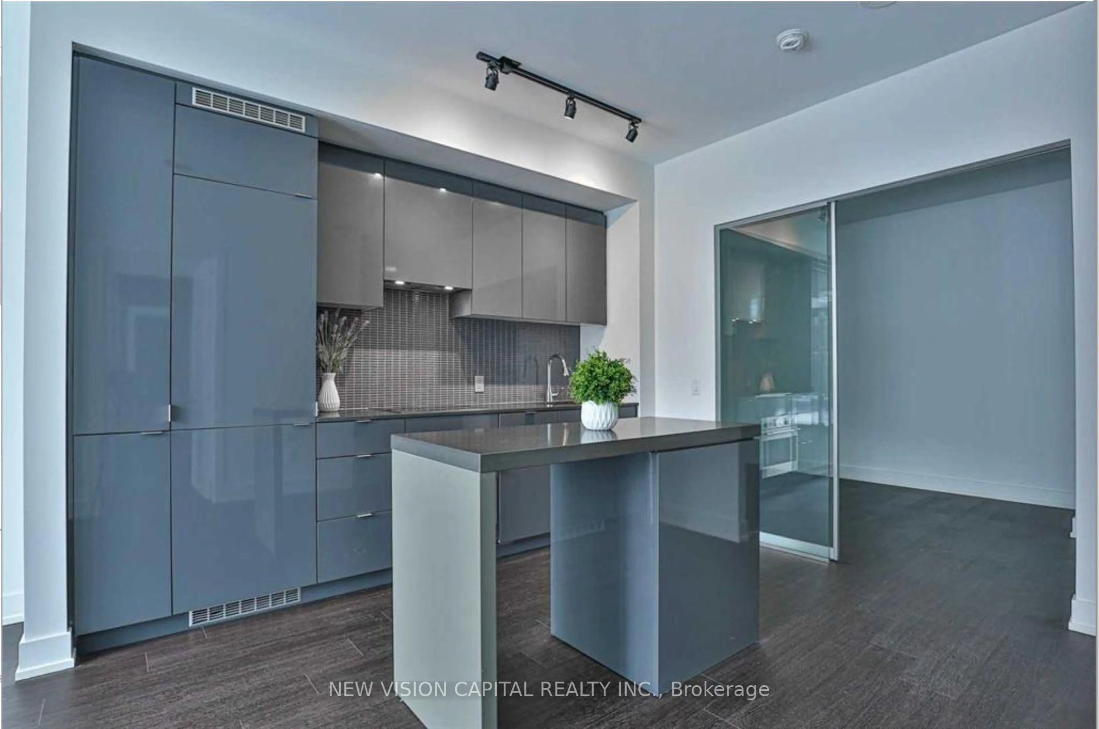 Contemporary kitchen, unknown for 7 Grenville St #715, Toronto Ontario M4Y 0E9