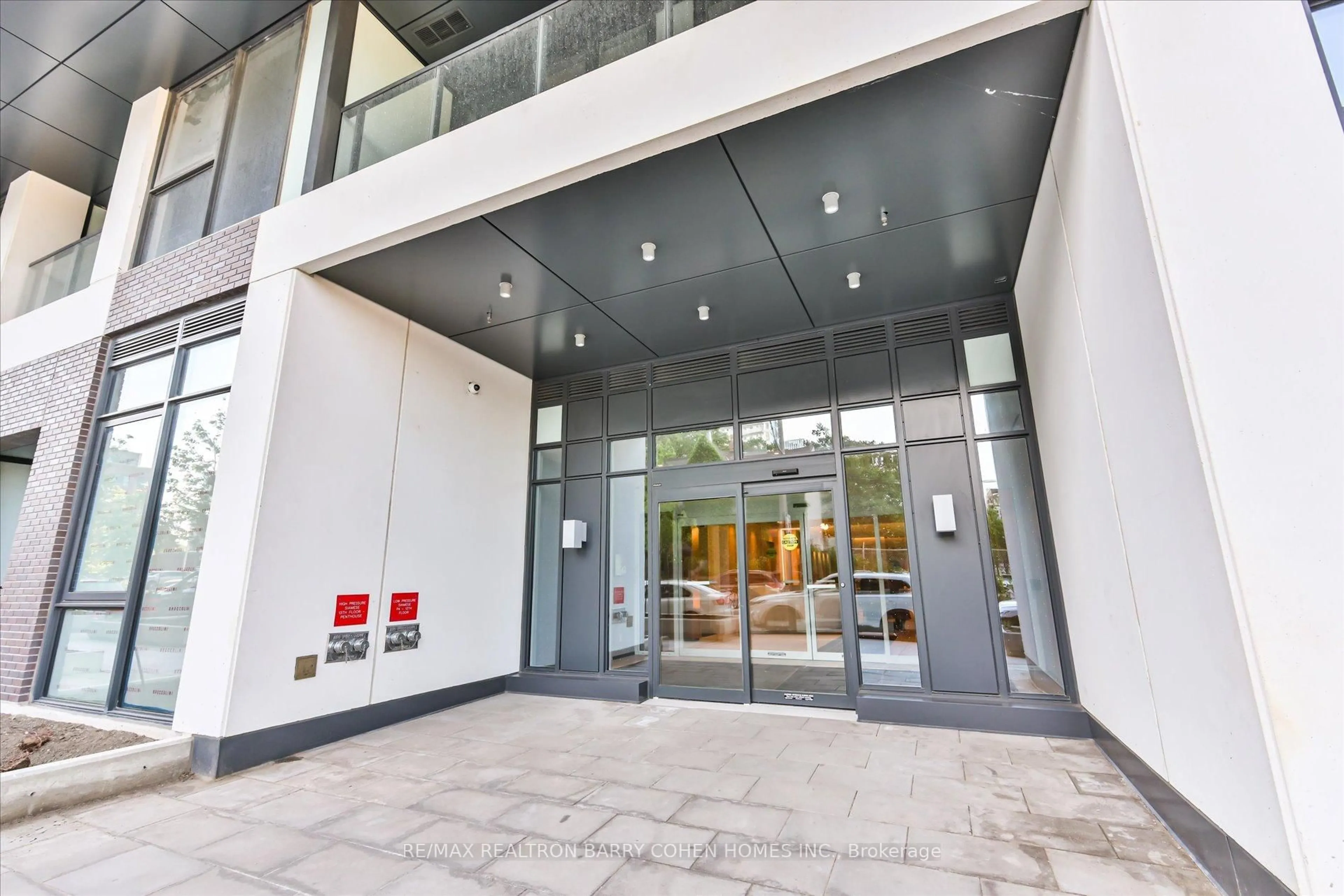 Indoor foyer for 5 Defries St #1118, Toronto Ontario M5A 0W7