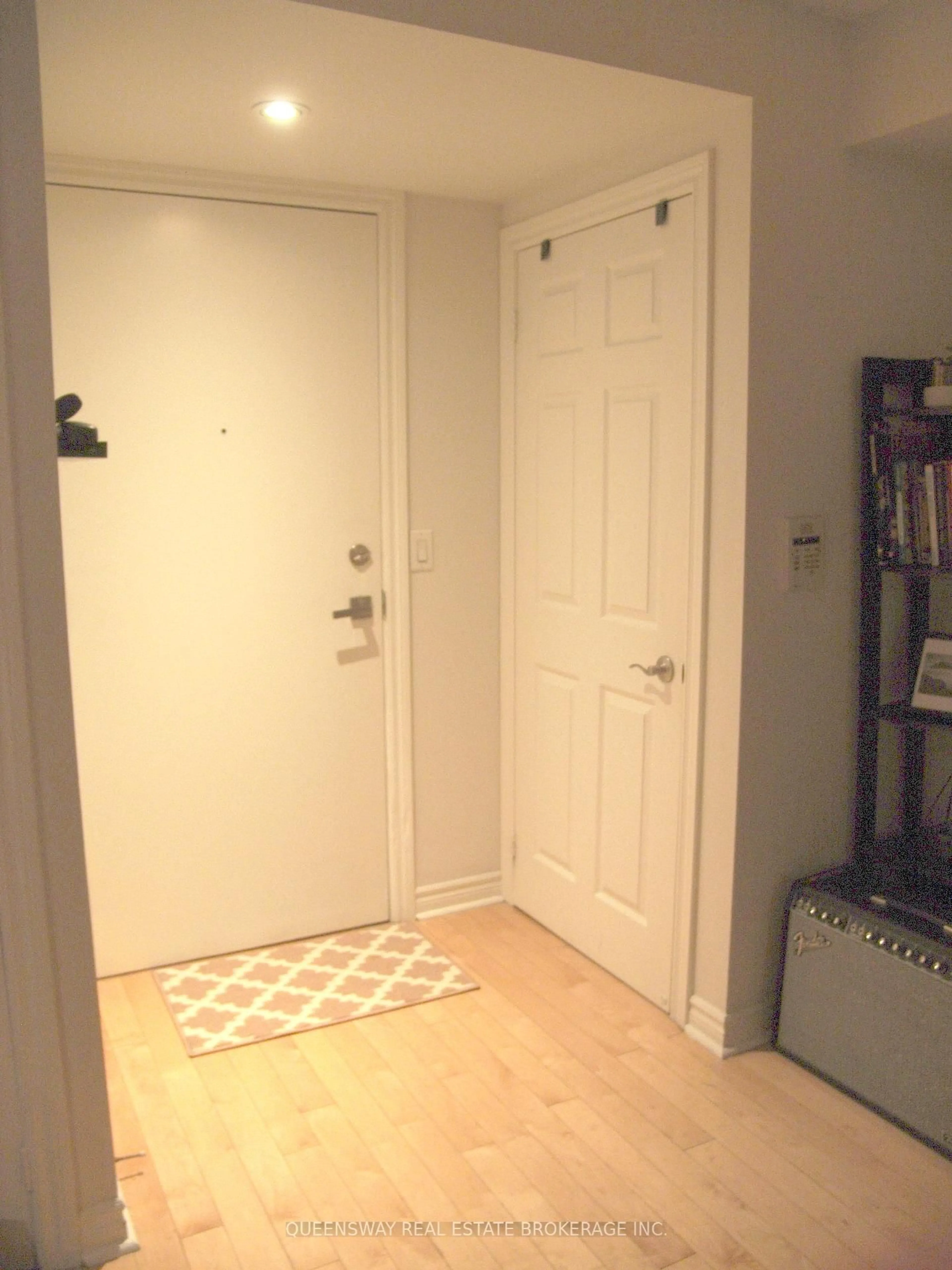 Indoor entryway for 250 Wellington St #343, Toronto Ontario M5V 3P6