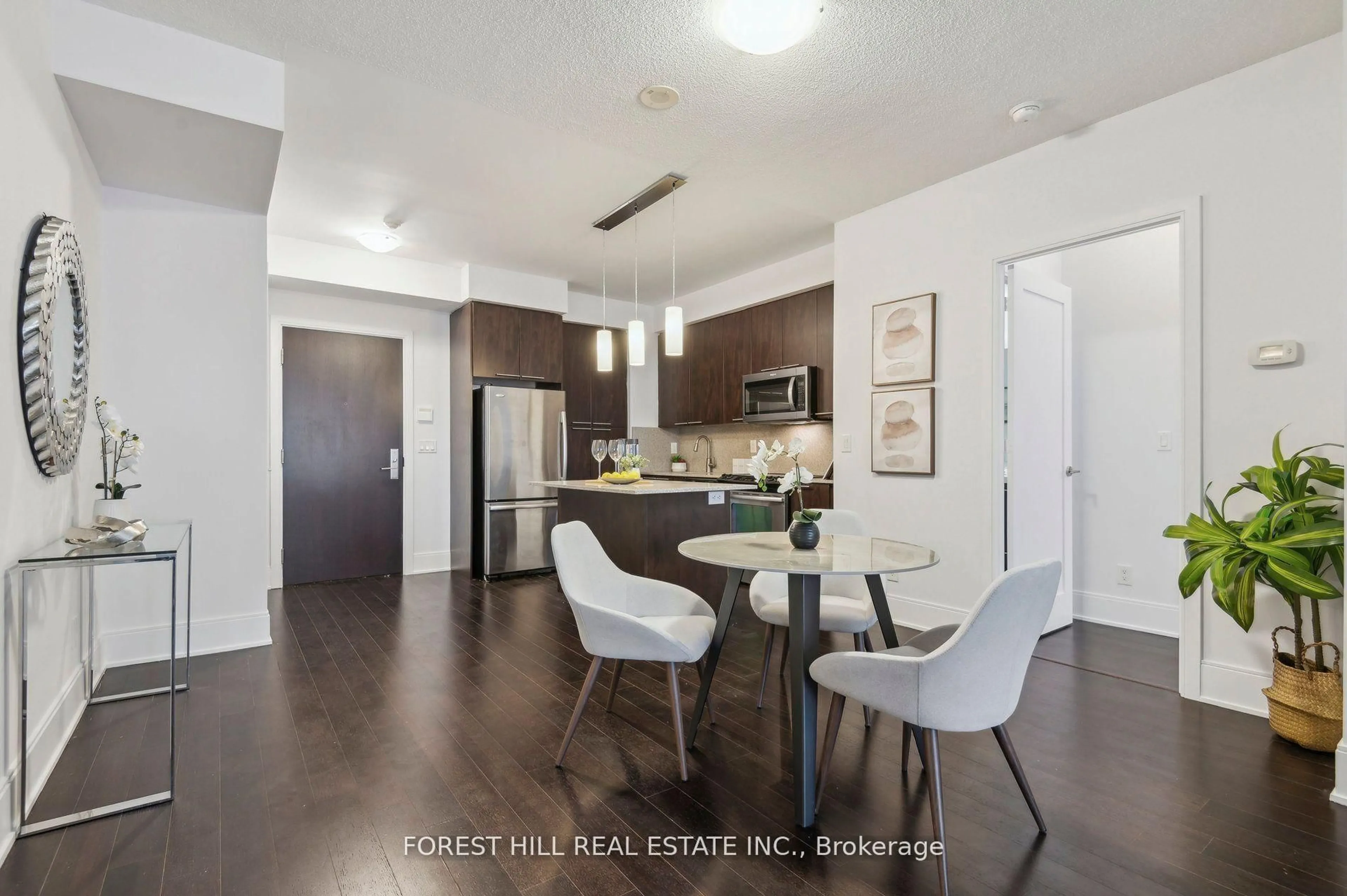 Open concept kitchen, wood/laminate floor for 70 Roehampton Ave #713, Toronto Ontario M4P 1R2