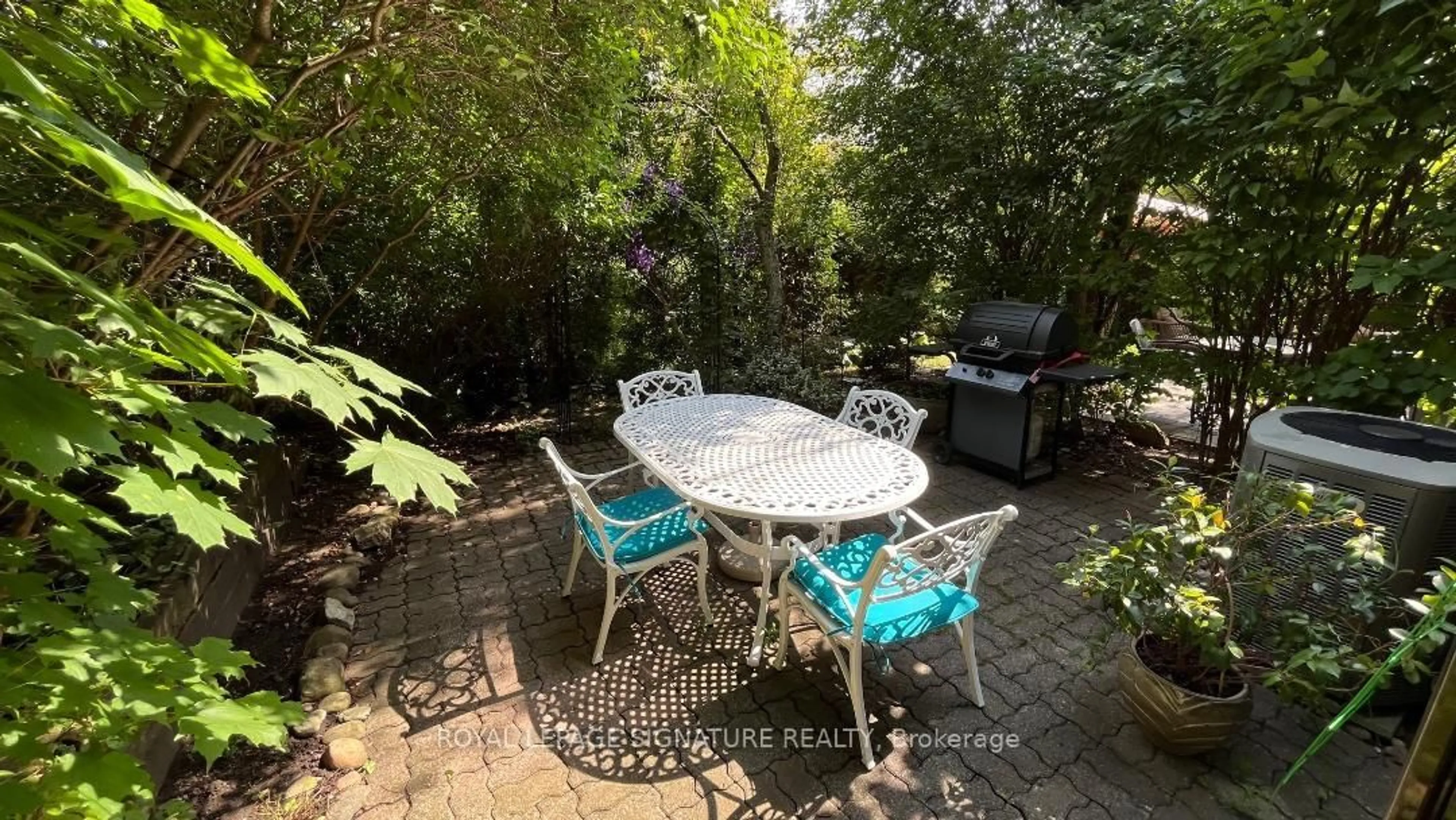 Patio, street for 19 Laurie Shepway, Toronto Ontario M2J 1X7