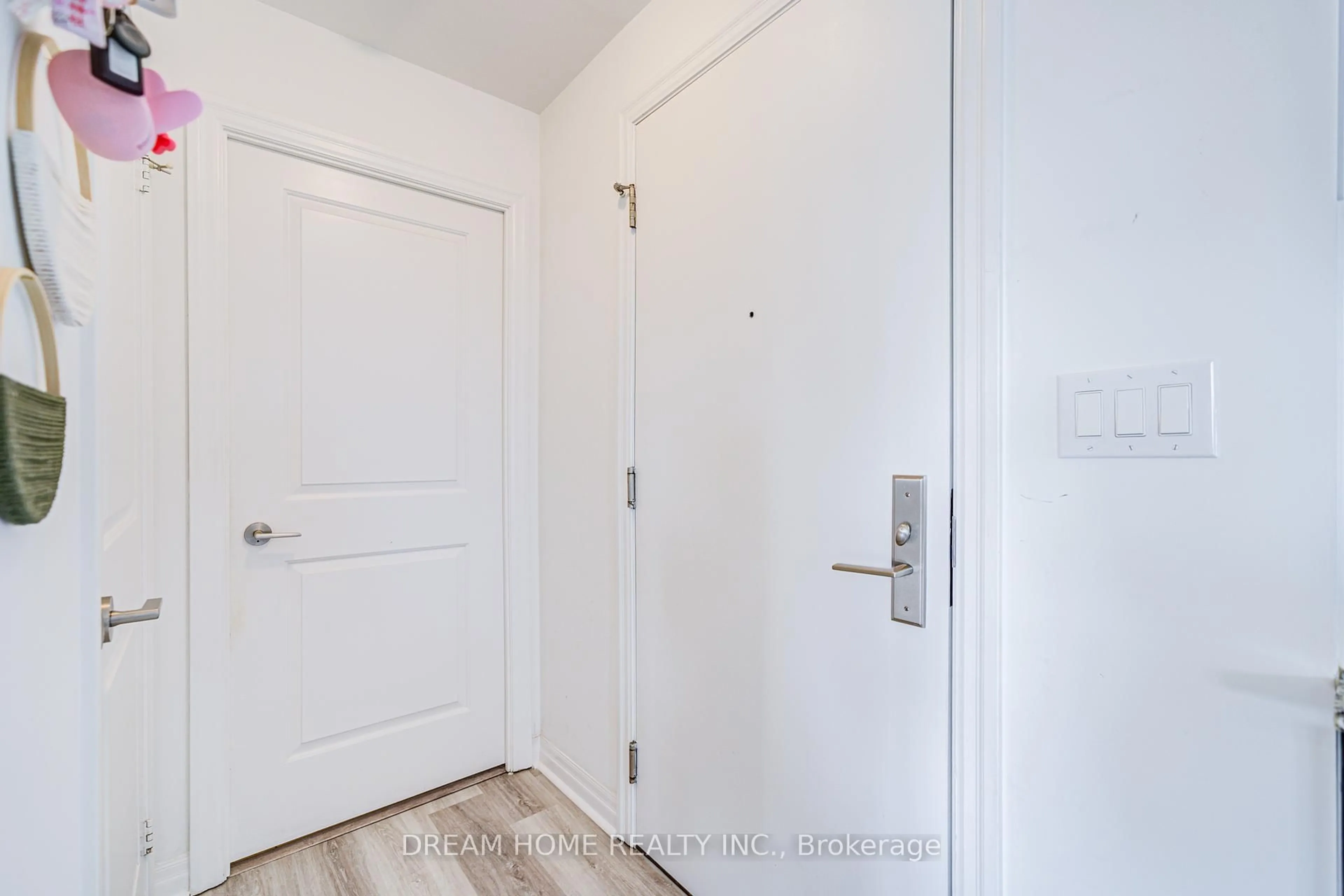 Indoor entryway for 2015 Sheppard Ave #904, Toronto Ontario M2J 0B3