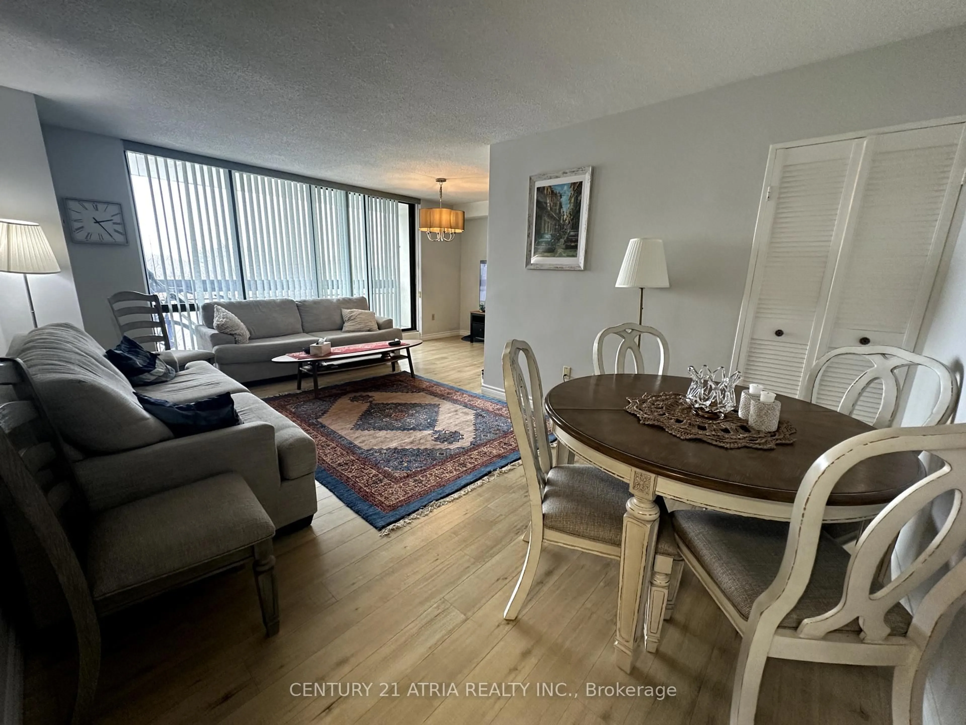 Living room with furniture, unknown for 350 Seneca Hill Dr #814, Toronto Ontario M2J 4S7