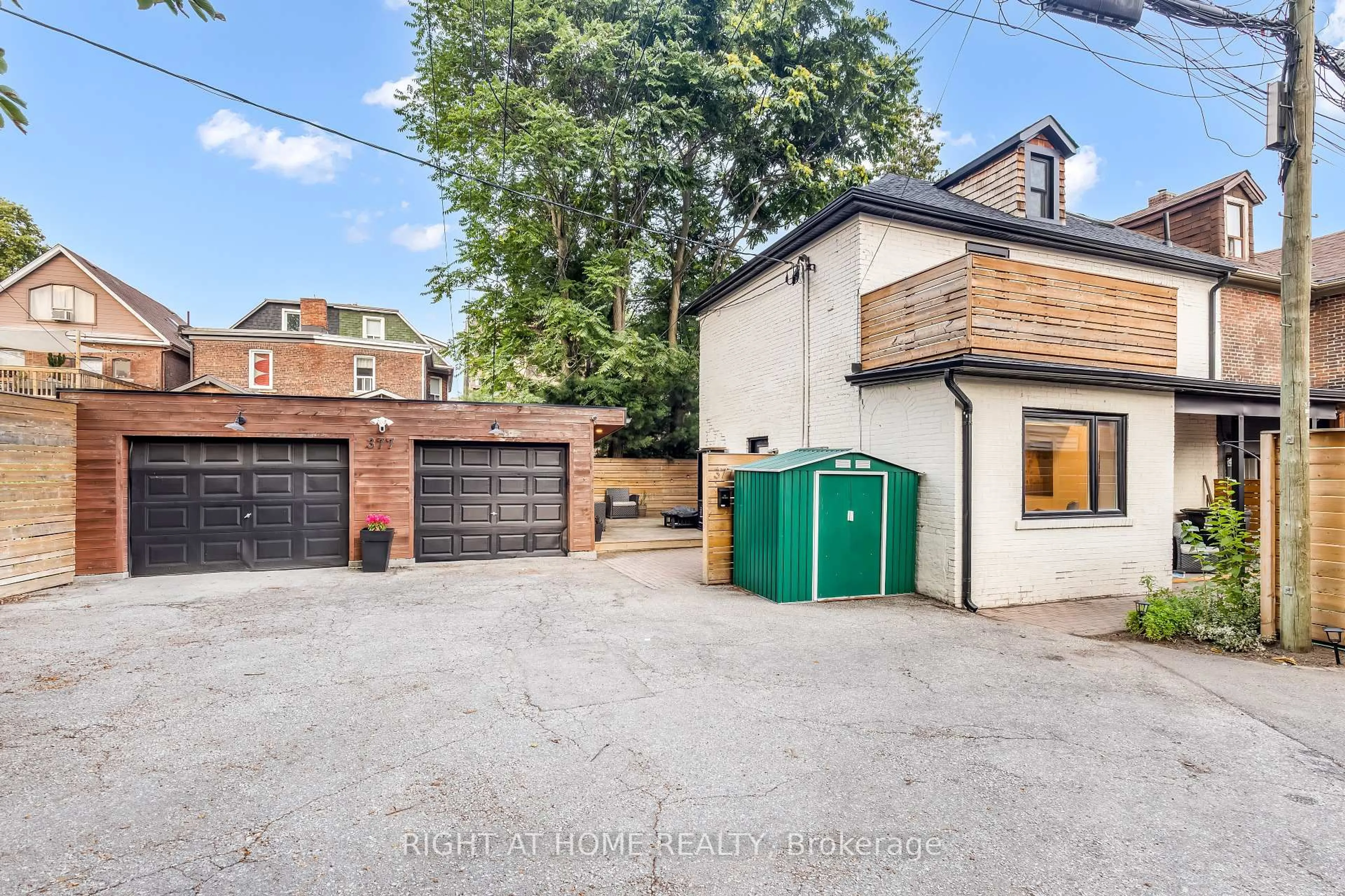 A pic from outside/outdoor area/front of a property/back of a property/a pic from drone, street for 377 Lansdowne Ave, Toronto Ontario M6H 3Y2