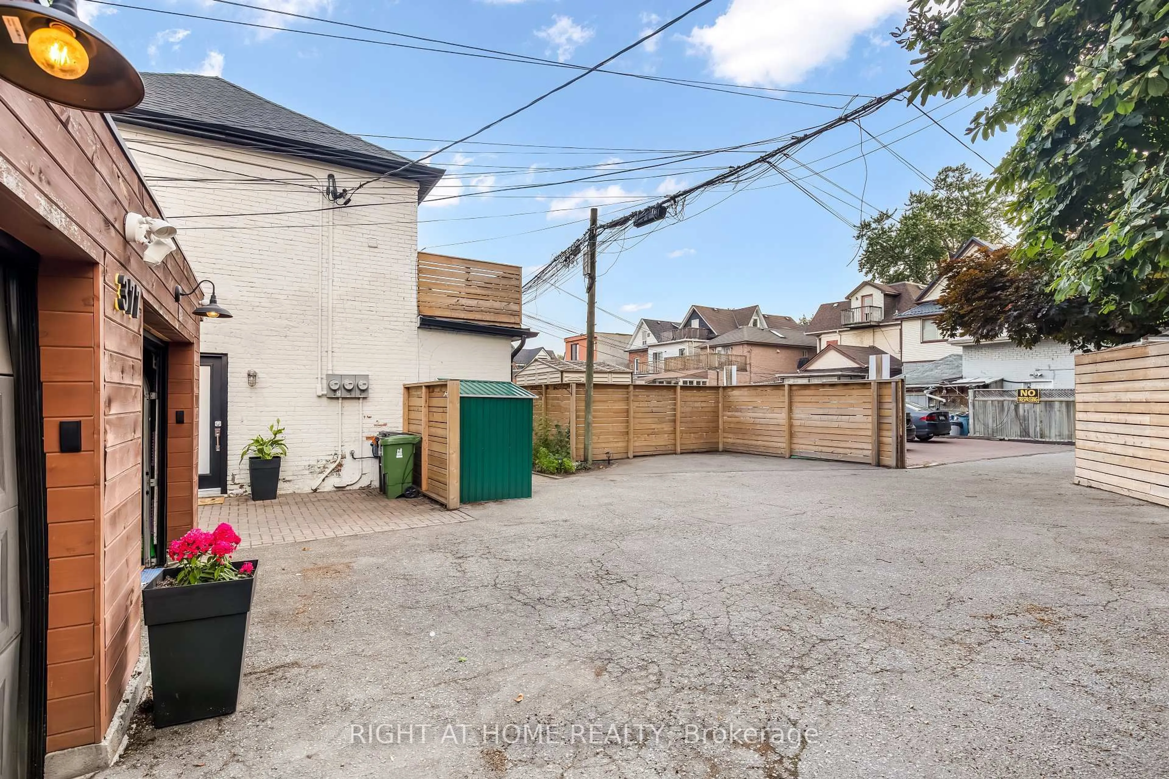 A pic from outside/outdoor area/front of a property/back of a property/a pic from drone, street for 377 Lansdowne Ave, Toronto Ontario M6H 3Y2