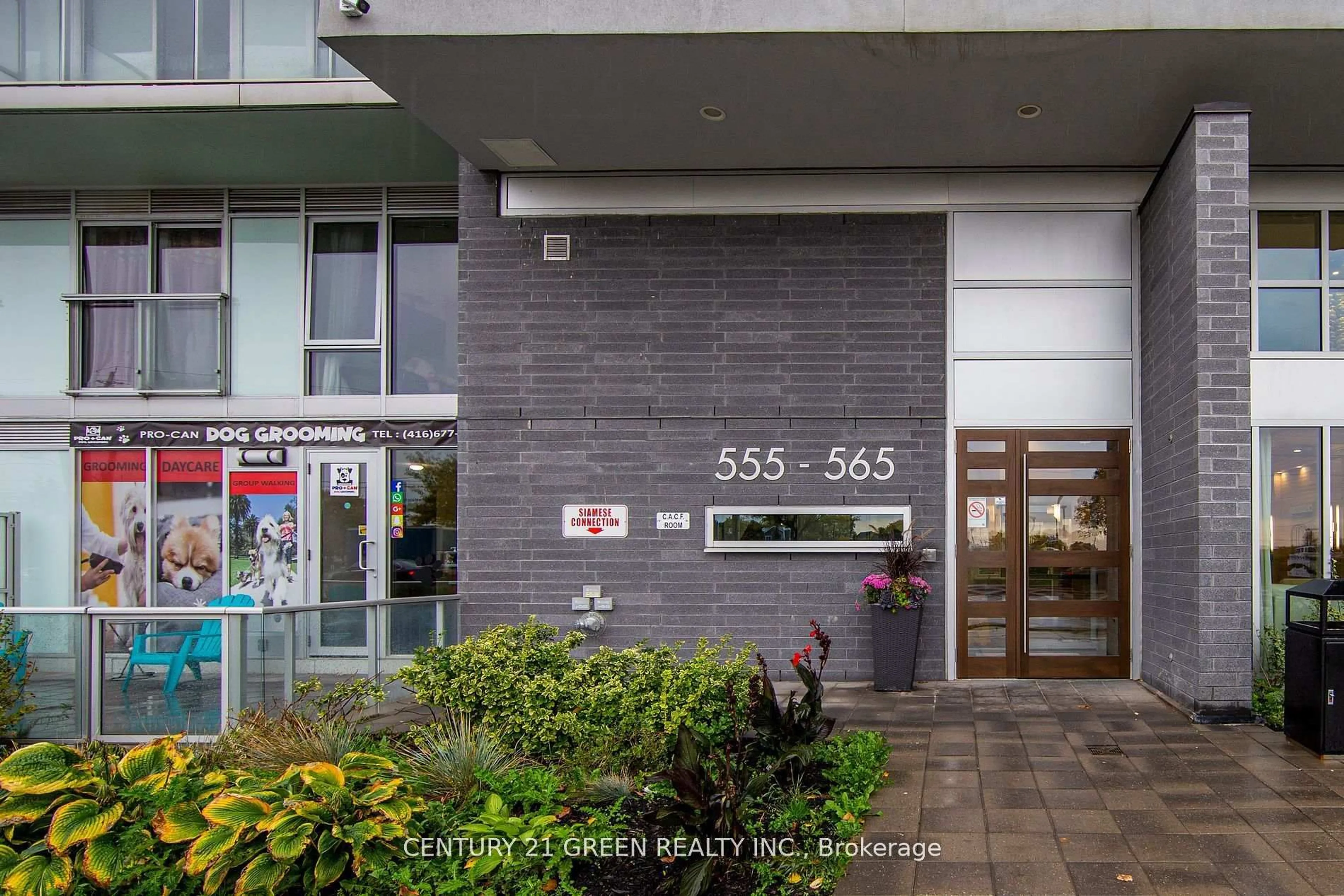 Indoor foyer for 555 Wilson Ave #E501, Toronto Ontario M3H 0C5
