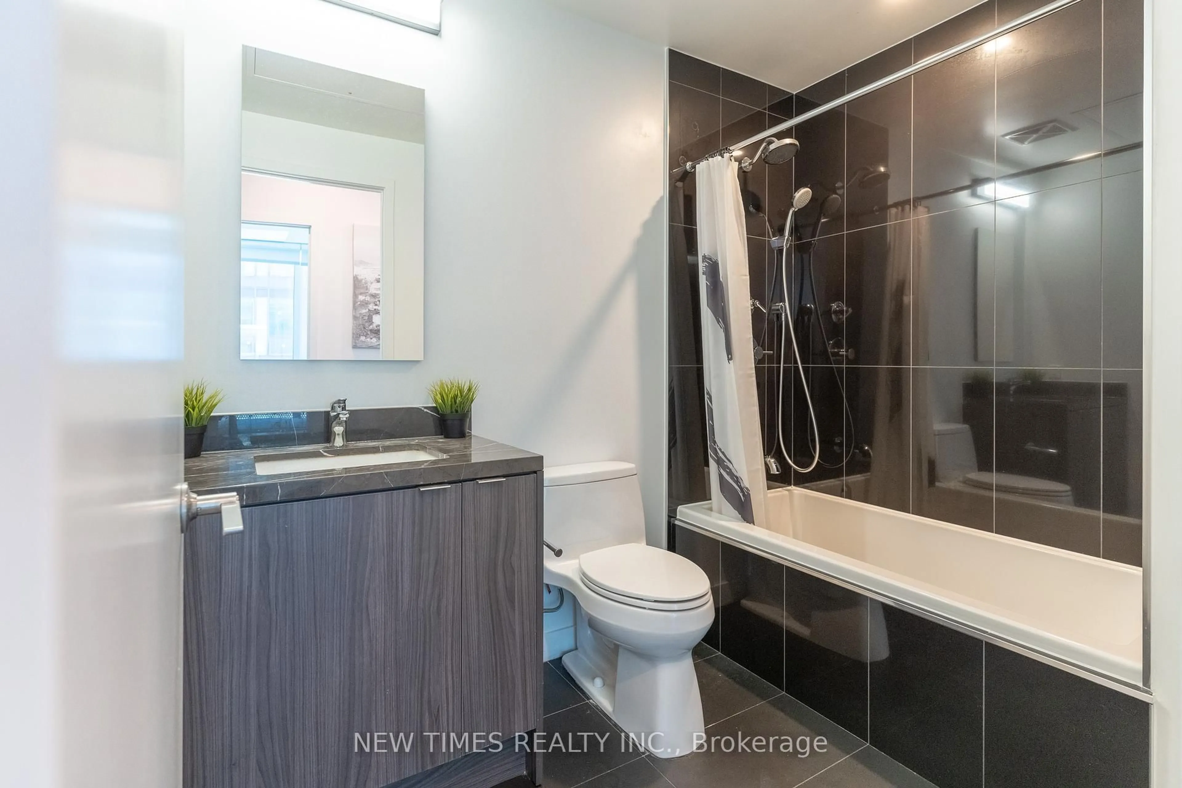 Contemporary bathroom, ceramic/tile floor for 125 Blue Jays Way #3808, Toronto Ontario M5V 0N5