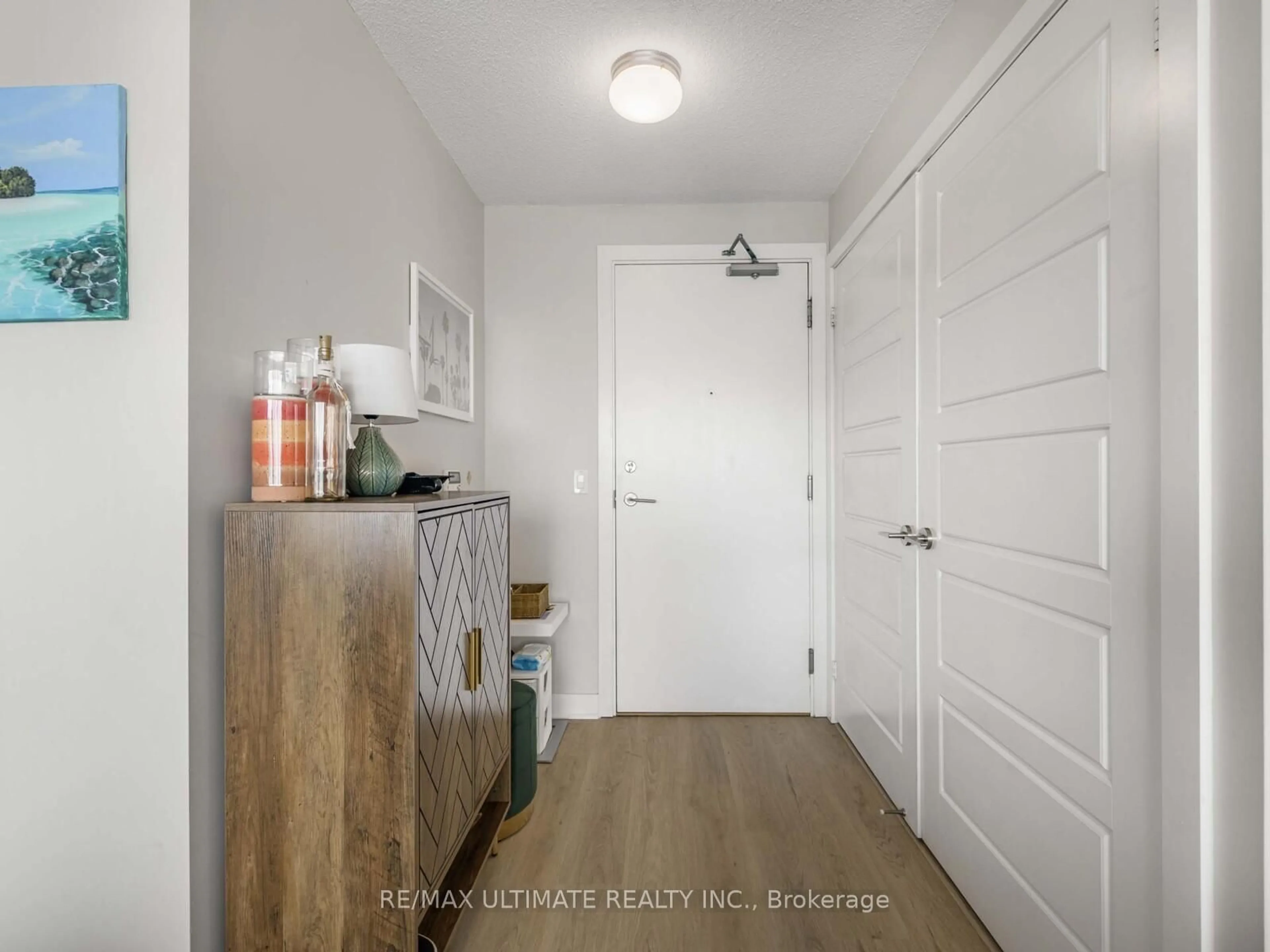 Indoor entryway for 100 Western Battery Rd #1108, Toronto Ontario M6K 3S2