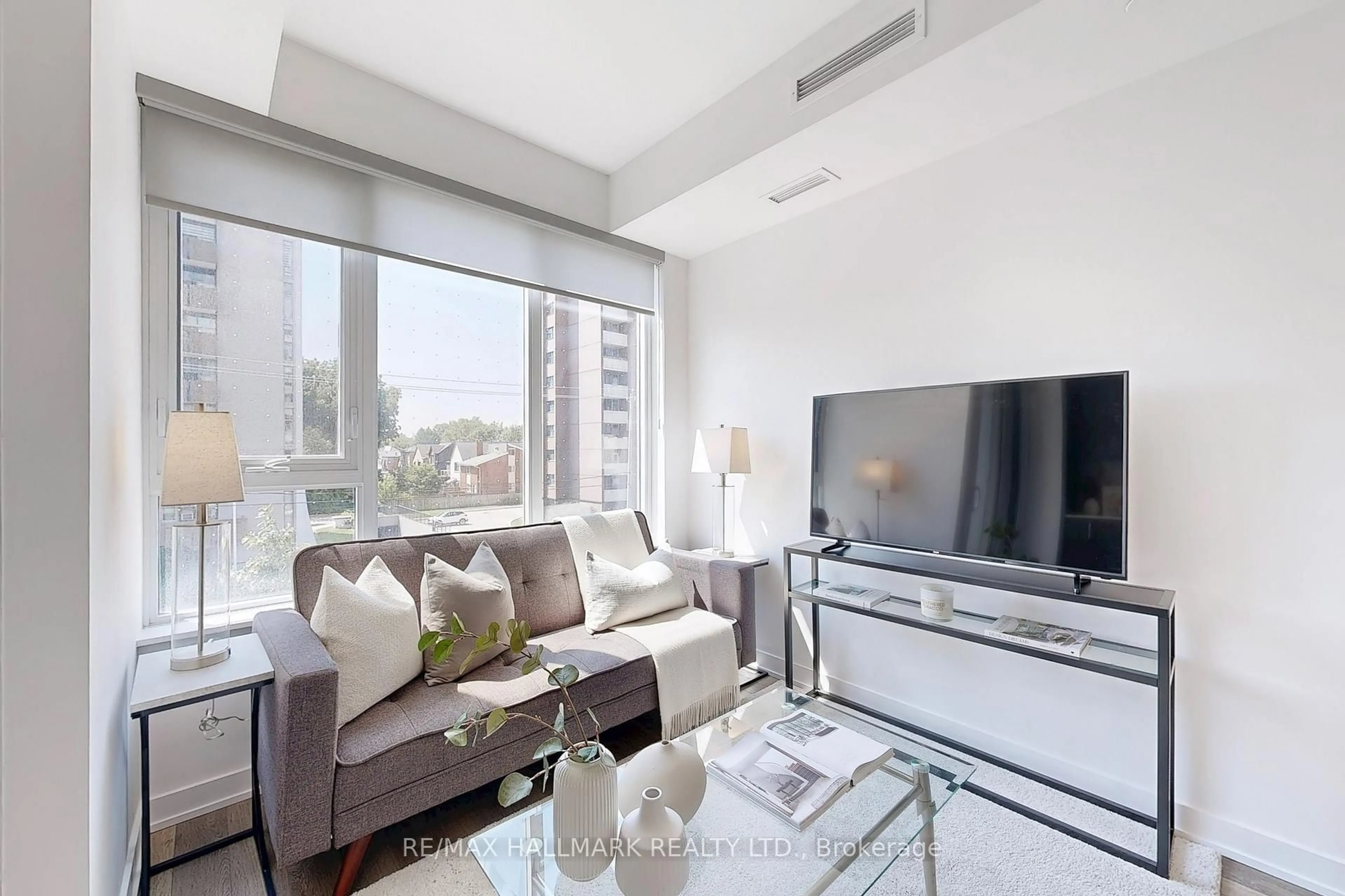 Living room with furniture, unknown for 1 Cardiff Rd #303, Toronto Ontario M4P 0G2