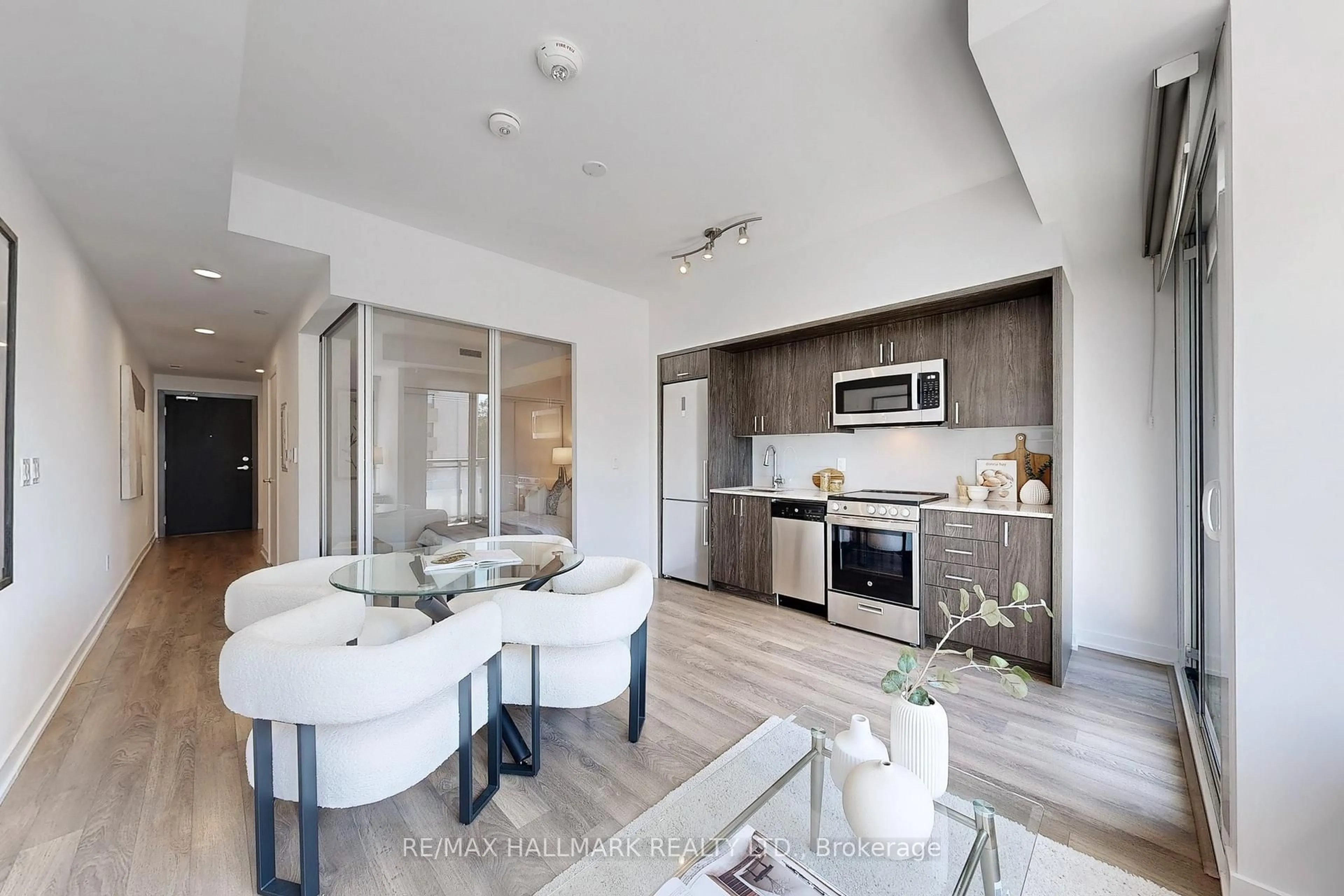 Open concept kitchen, unknown for 1 Cardiff Rd #303, Toronto Ontario M4P 0G2