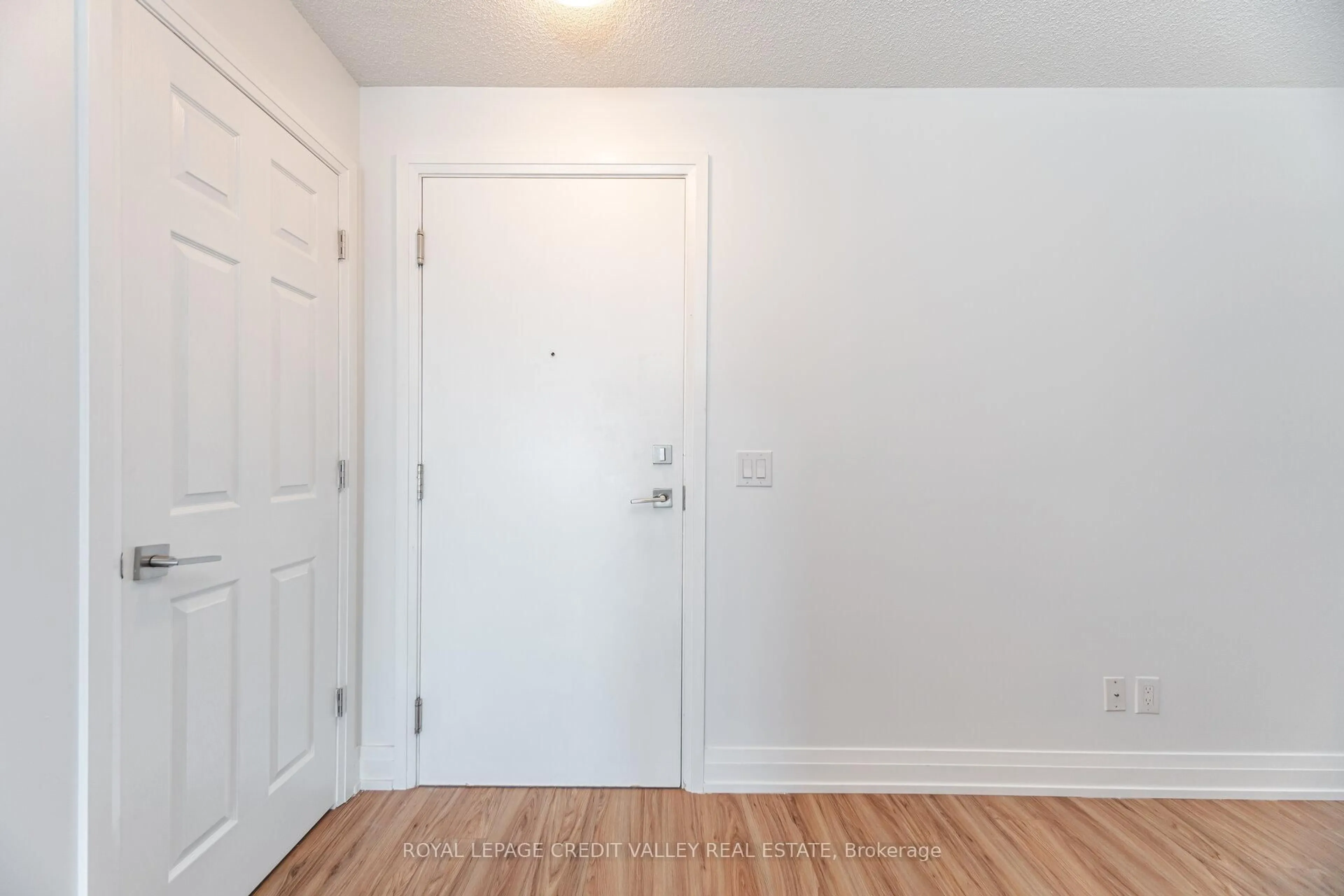 Indoor entryway for 565 Wilson Ave #W409, Toronto Ontario M3H 0C6