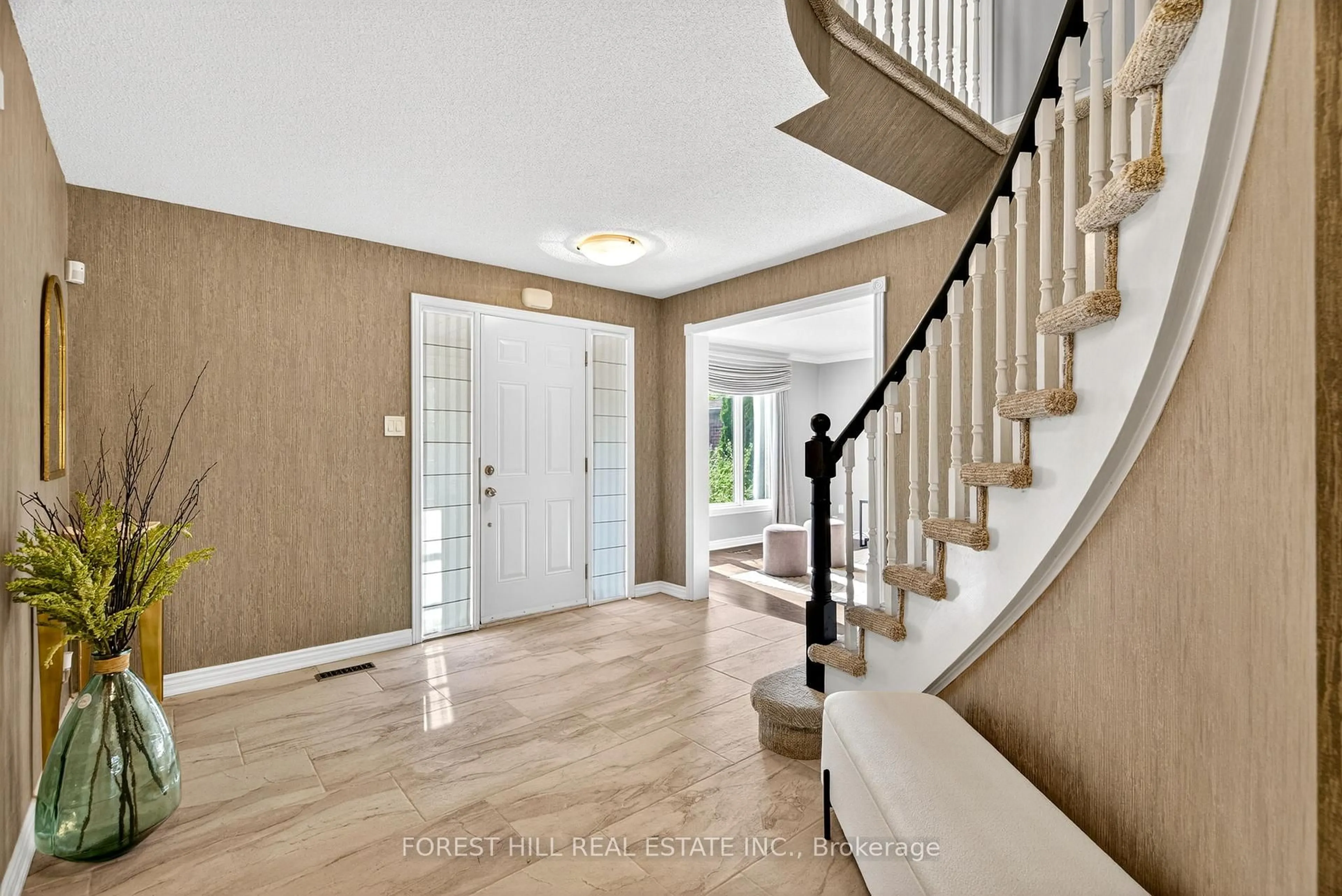 Indoor entryway for 285 Hidden Tr, Toronto Ontario M2R 3S7