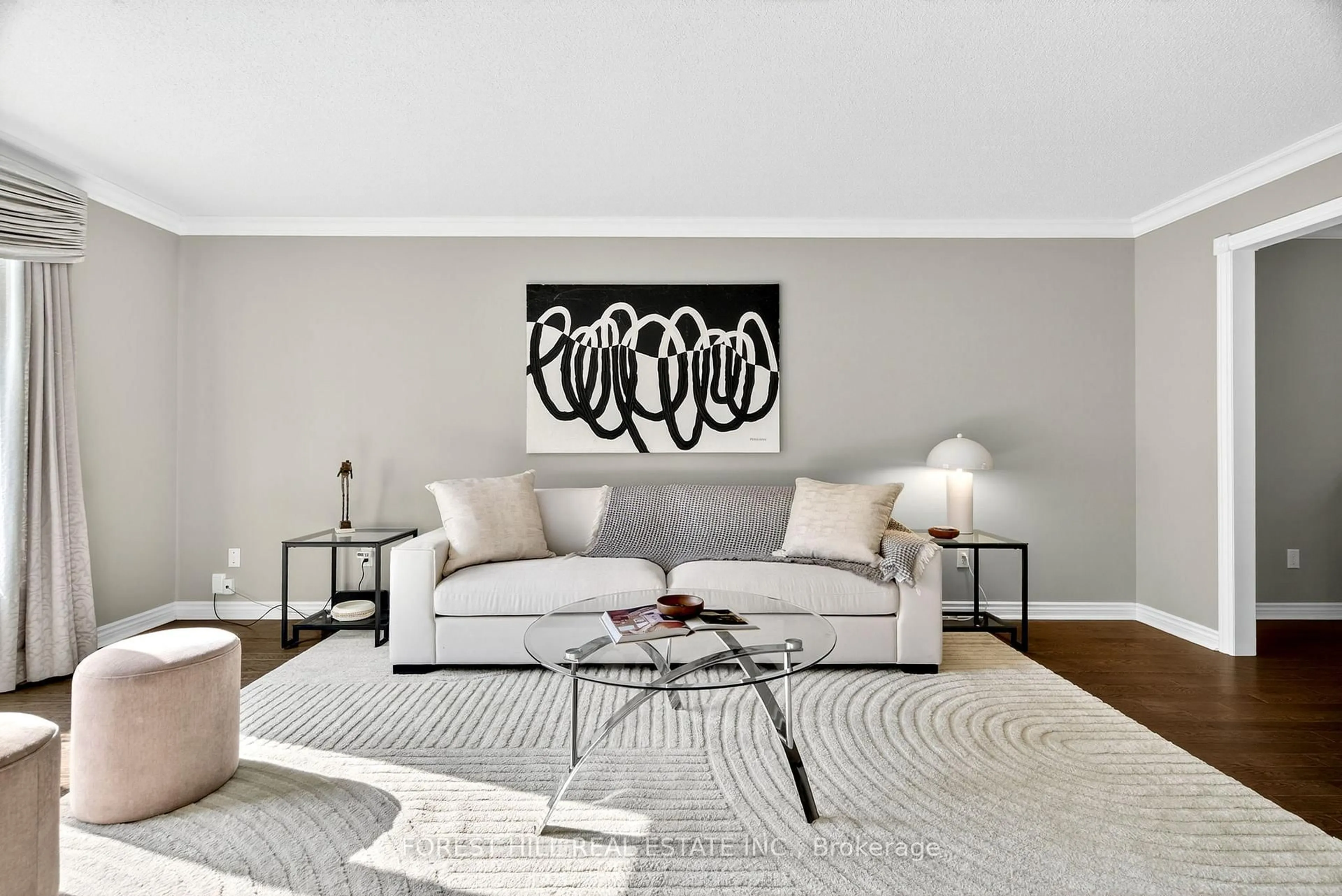 Living room with furniture, carpet floor for 285 Hidden Tr, Toronto Ontario M2R 3S7
