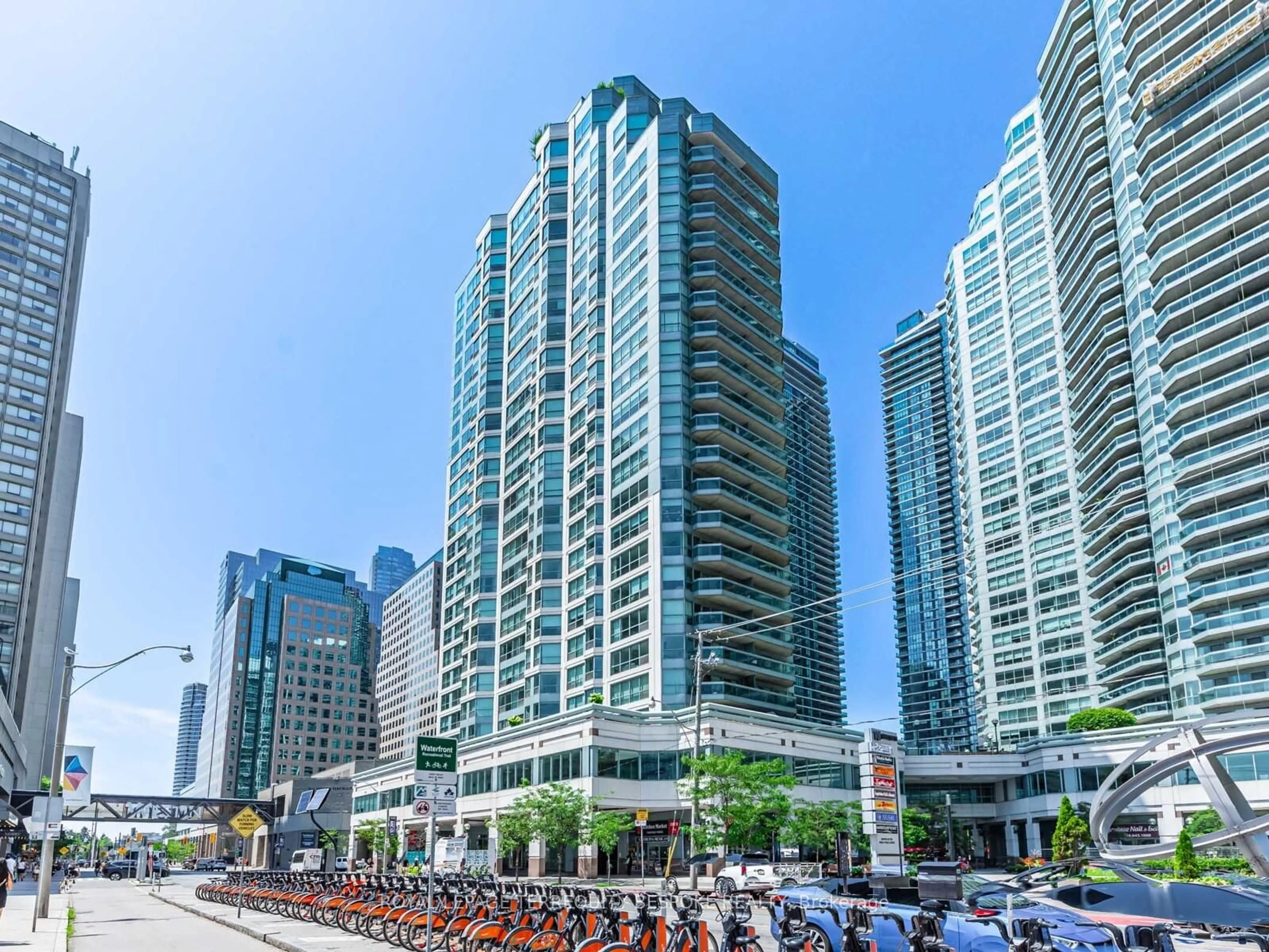 Unknown for 10 Queens Quay #811, Toronto Ontario M5J 2R9