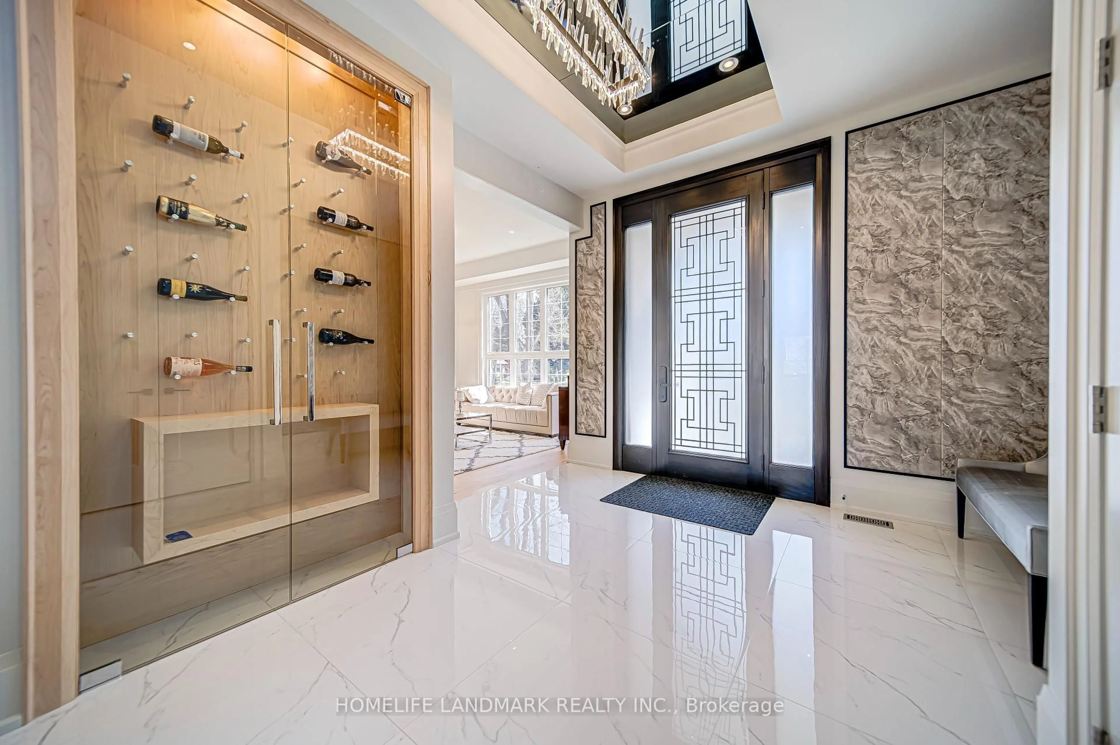 Indoor foyer for 154 Glen Cedar Rd, Toronto Ontario M6C 3G5